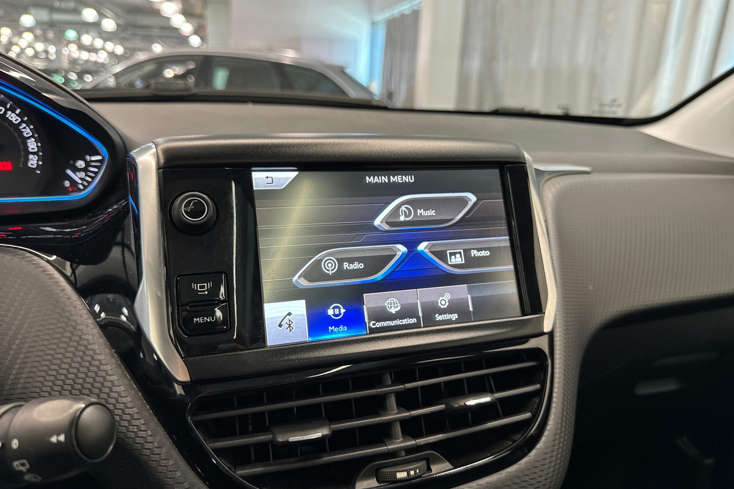met. punainen Peugeot 2008 2014 kuva 26.