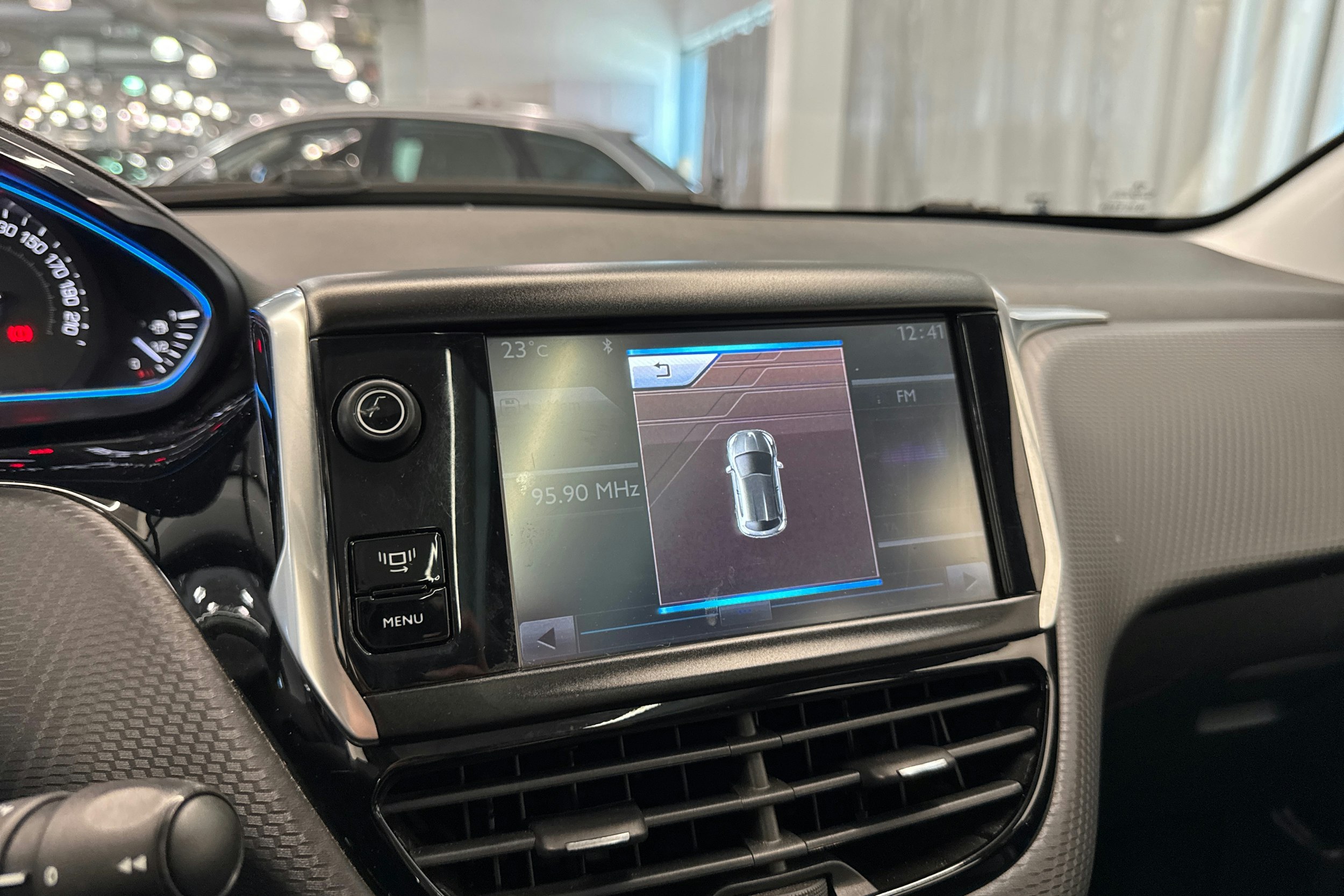 met. punainen Peugeot 2008 2014 kuva 27.
