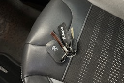 met. punainen Peugeot 2008 2014 kuva 28.