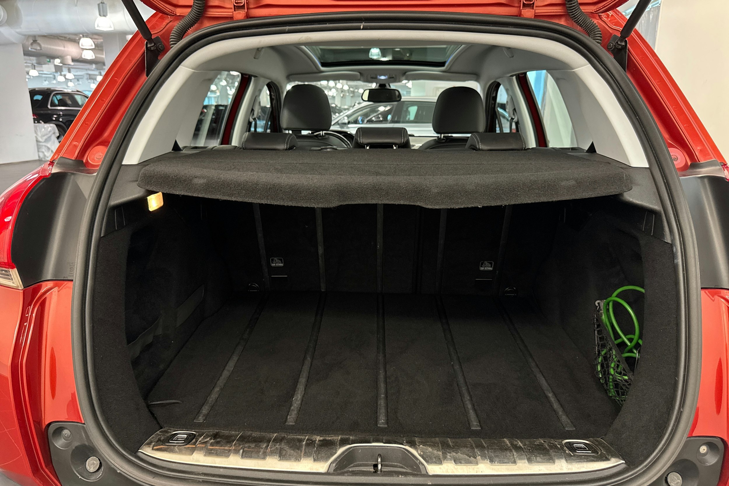 met. punainen Peugeot 2008 2014 kuva 30.