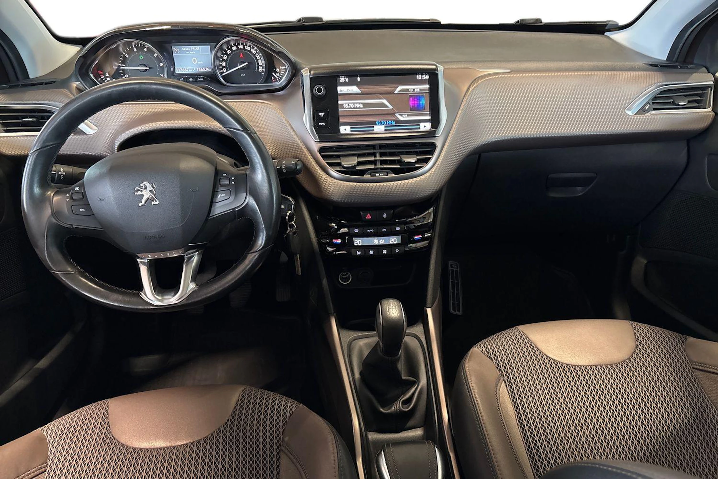 ruskea (beige) Peugeot 2008 2014 kuva 9.