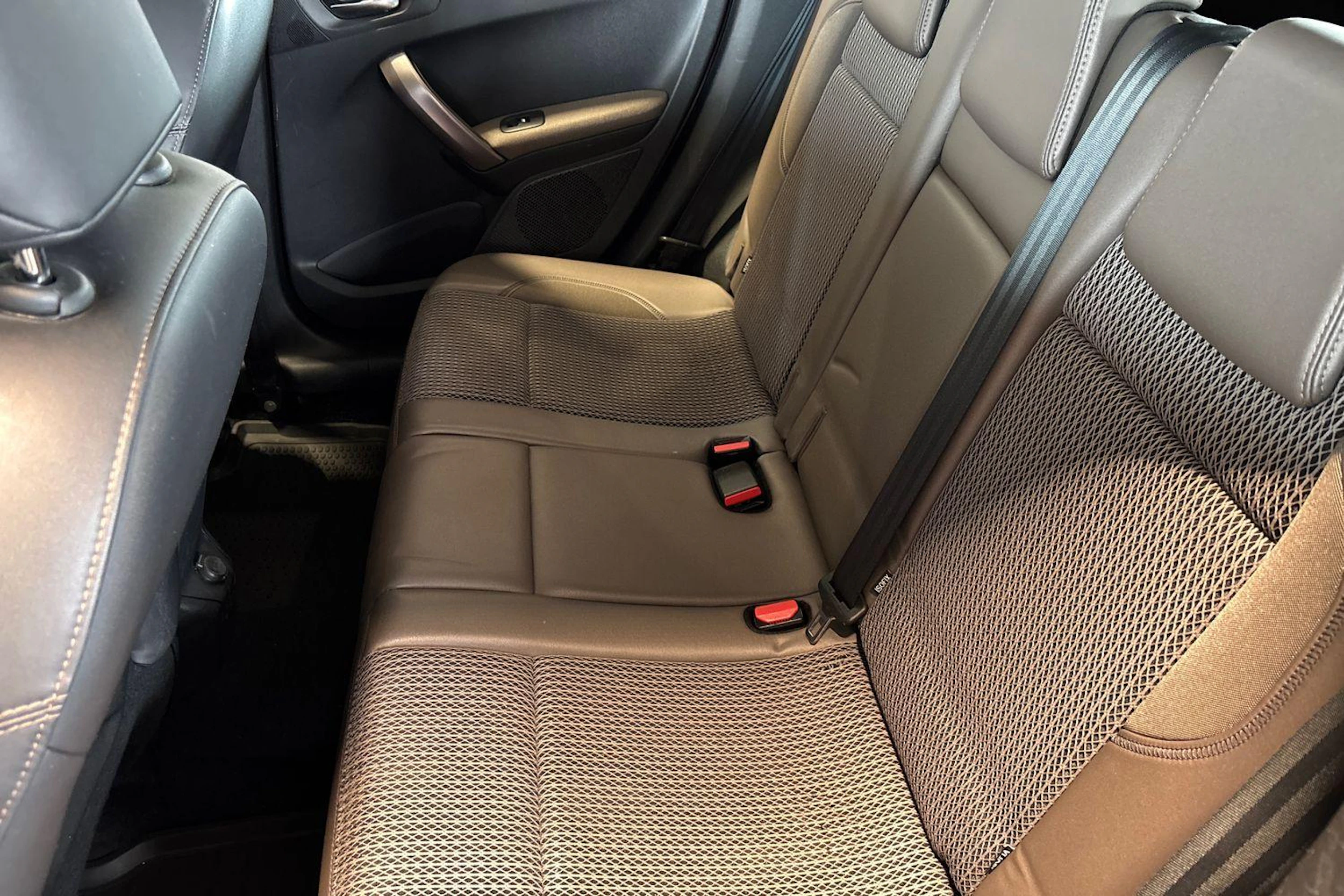 ruskea (beige) Peugeot 2008 2014 kuva 11.