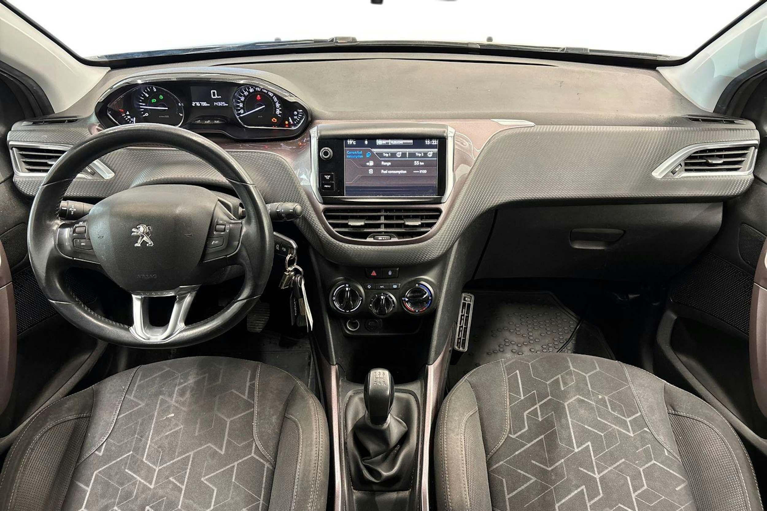 Harmaa Peugeot 2008 2014 kuva 7.