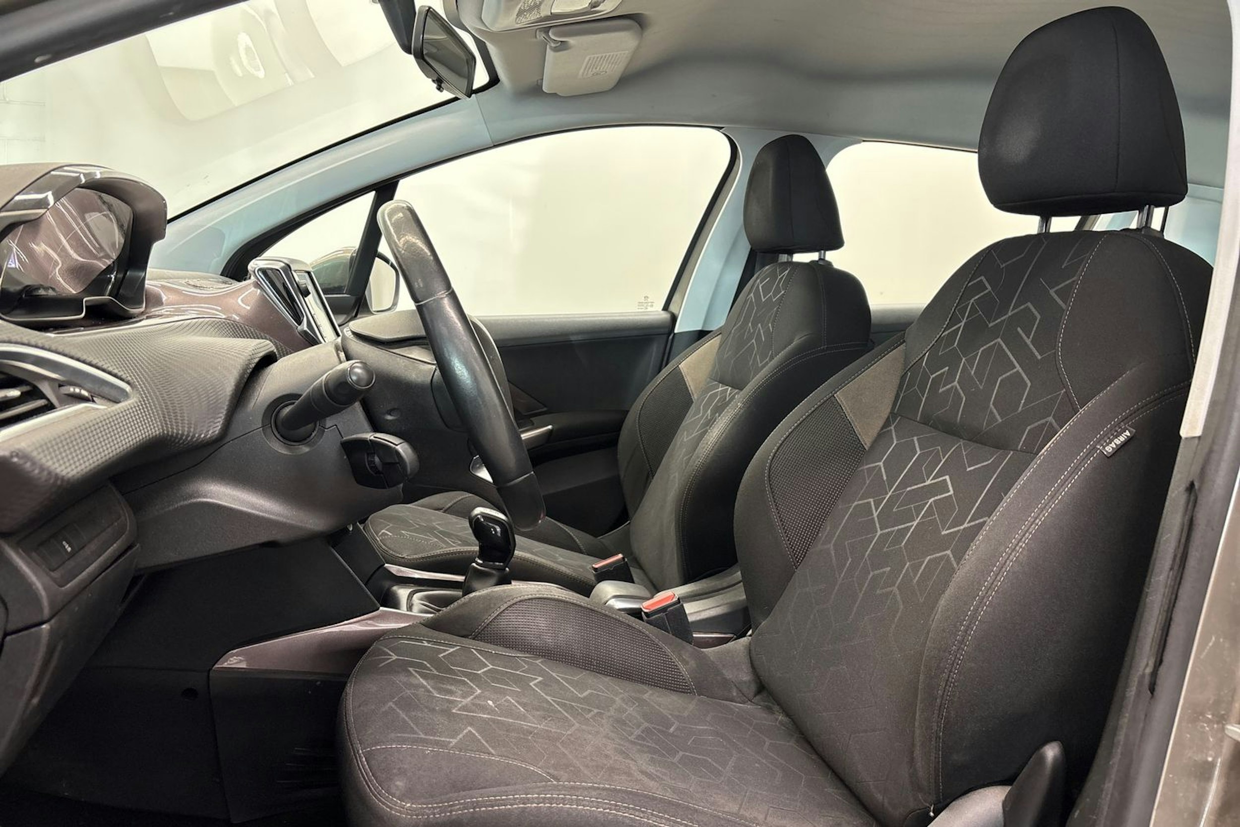 Harmaa Peugeot 2008 2014 kuva 11.