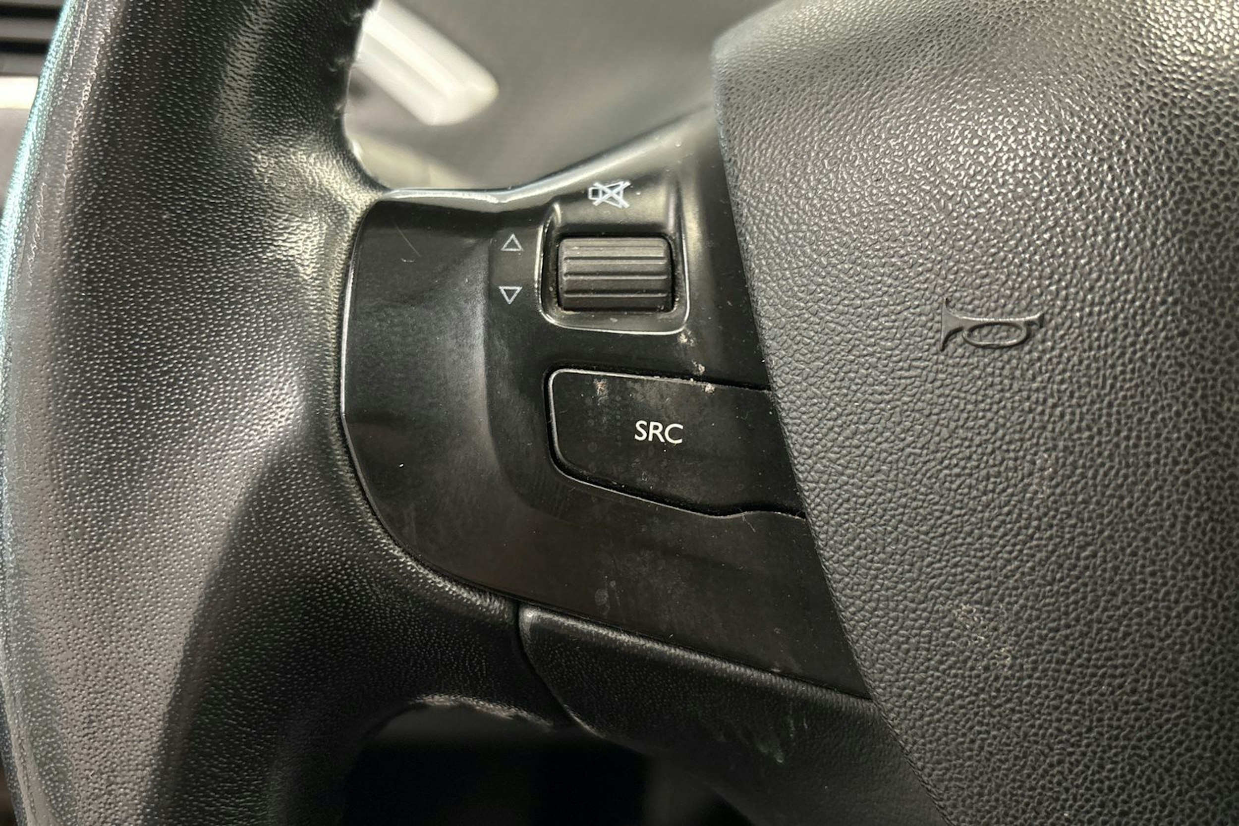 Harmaa Peugeot 2008 2014 kuva 13.