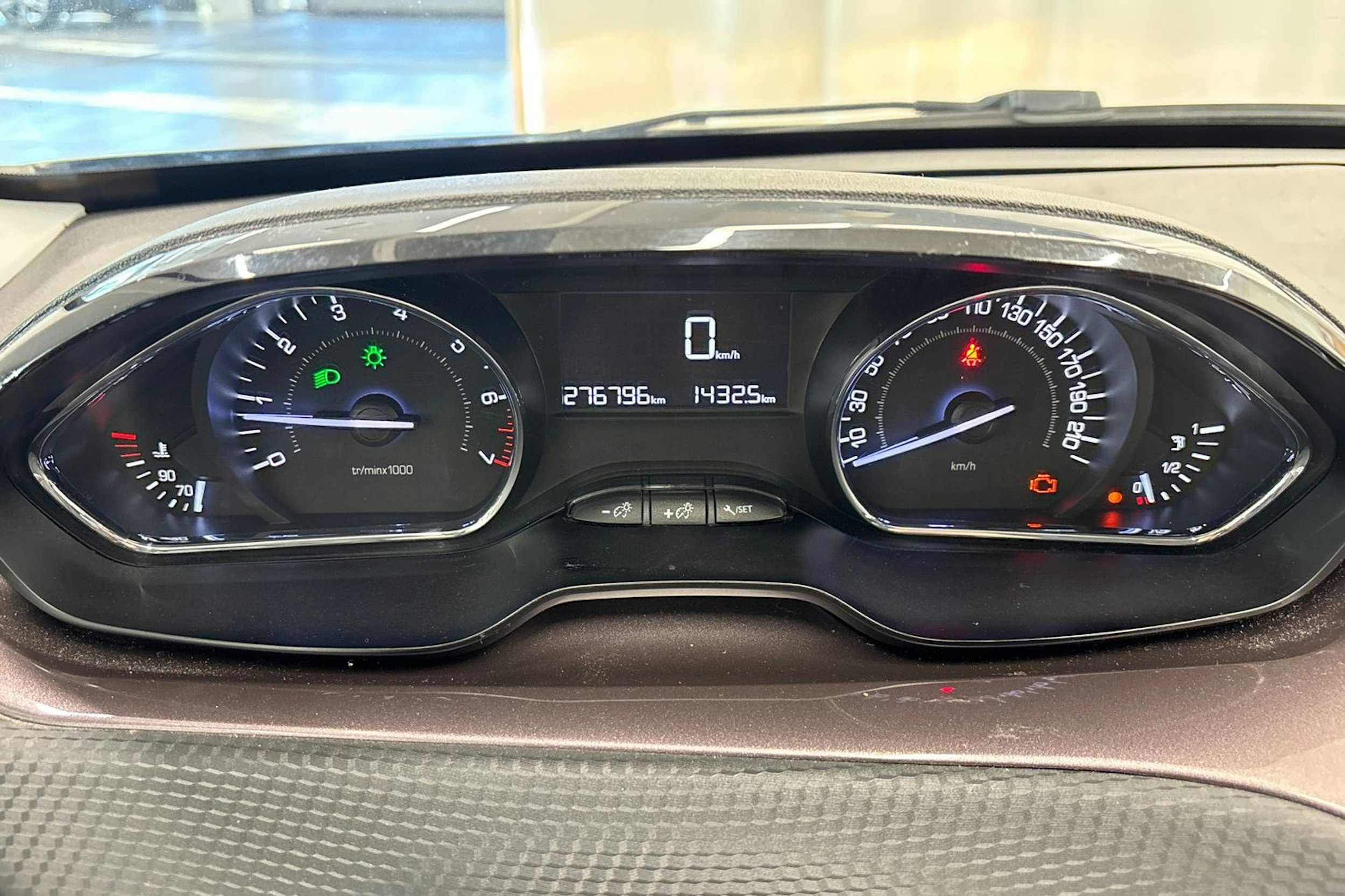 Harmaa Peugeot 2008 2014 kuva 15.