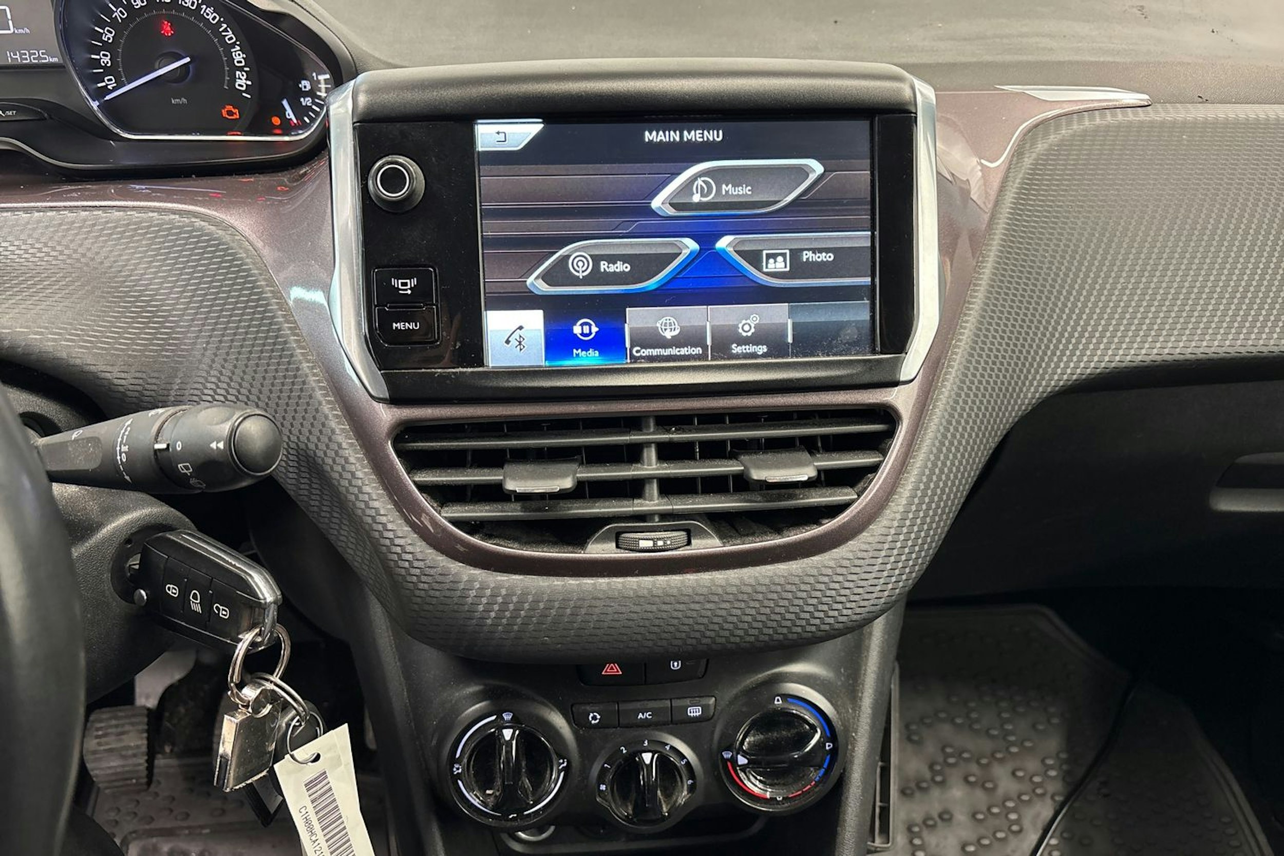 Harmaa Peugeot 2008 2014 kuva 16.