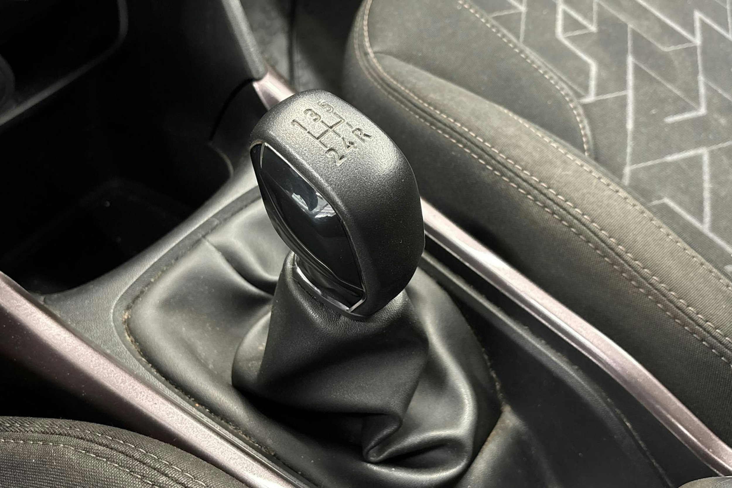 Harmaa Peugeot 2008 2014 kuva 24.