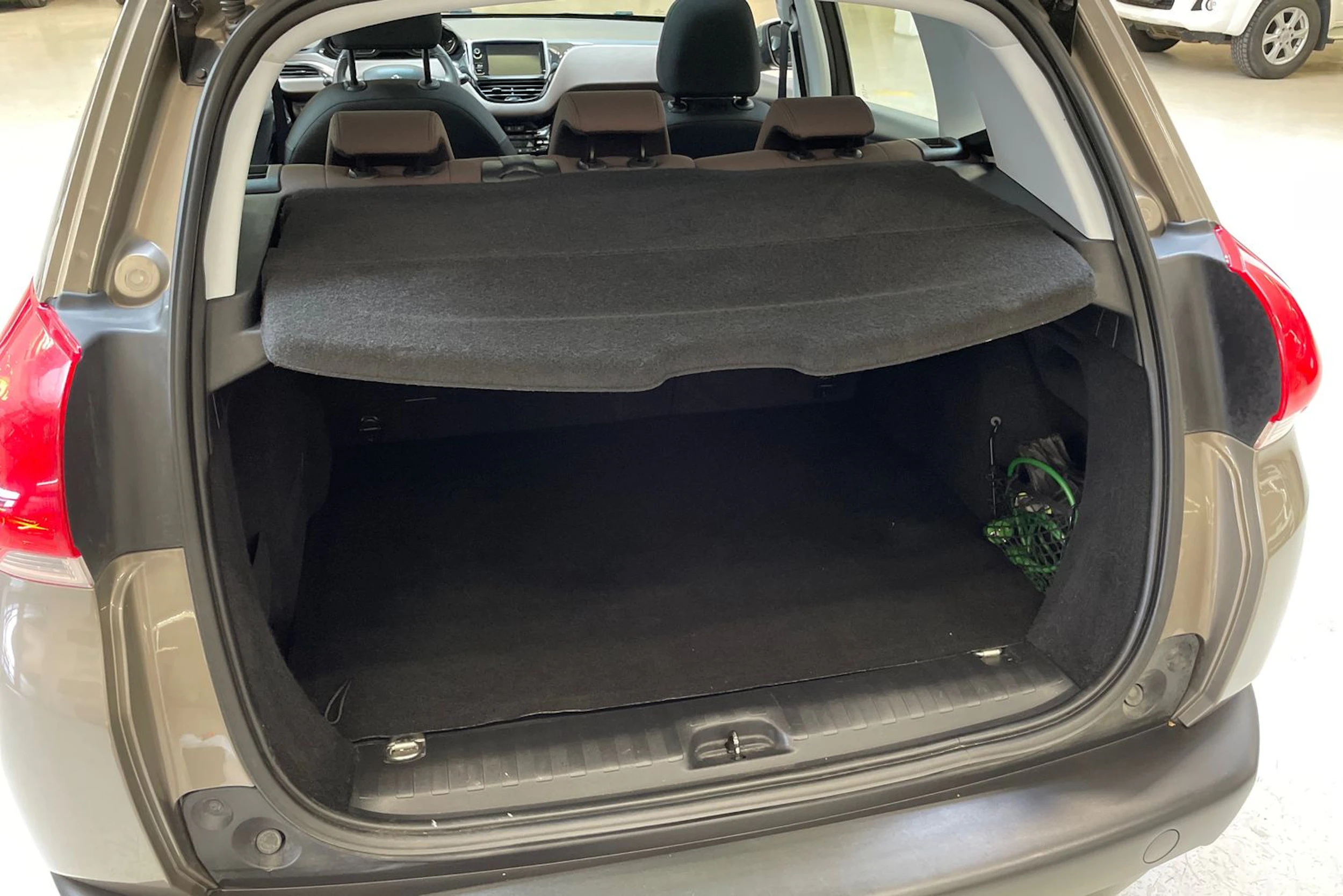 harmaa Peugeot 2008 2015 kuva 12.