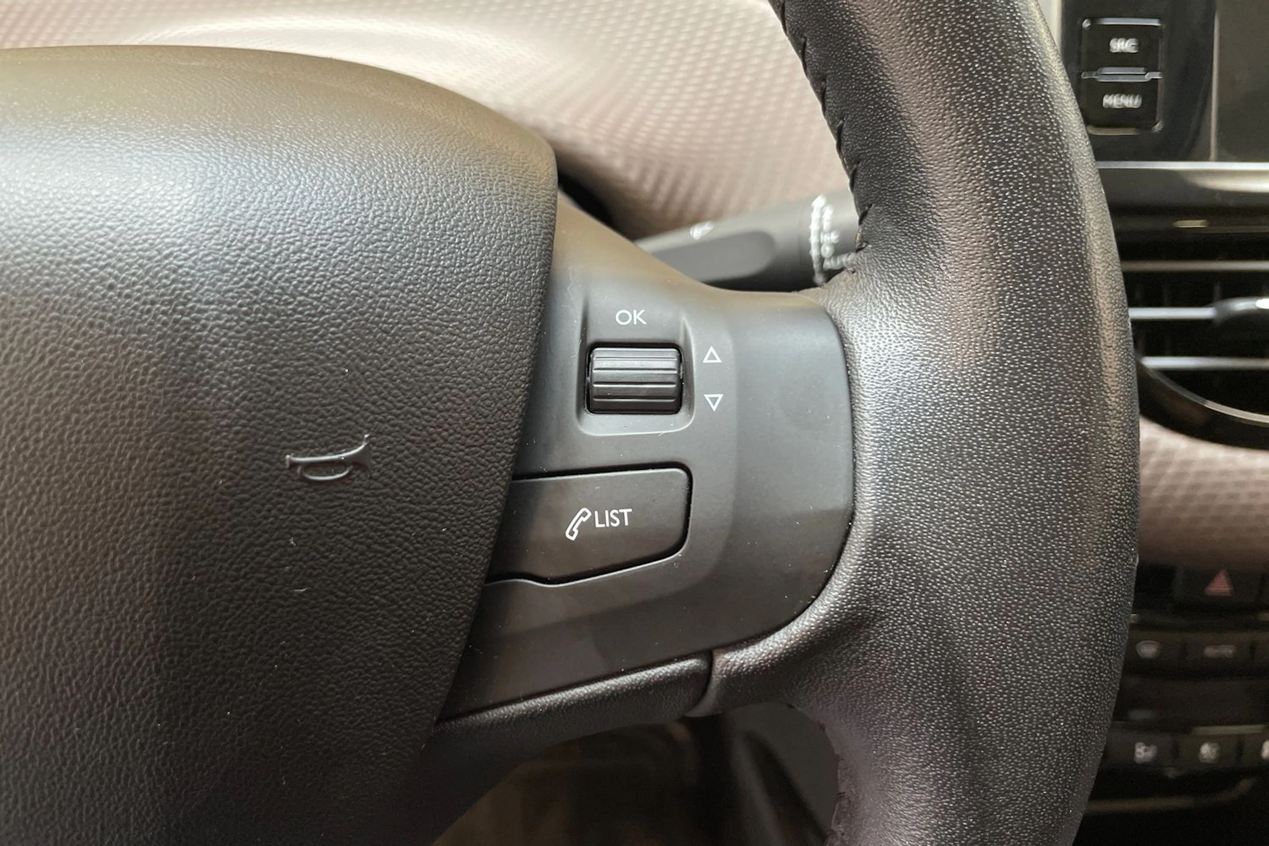 harmaa Peugeot 2008 2015 kuva 15.