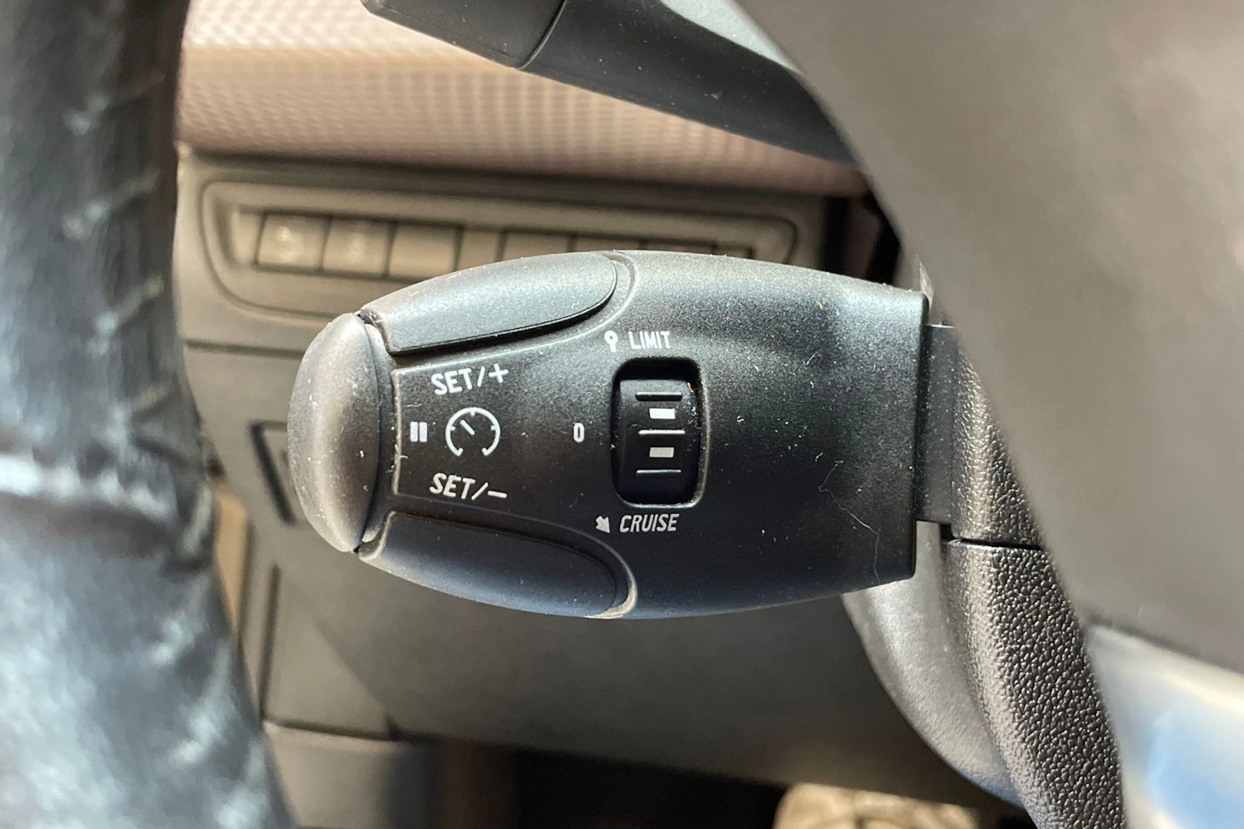 harmaa Peugeot 2008 2015 kuva 16.