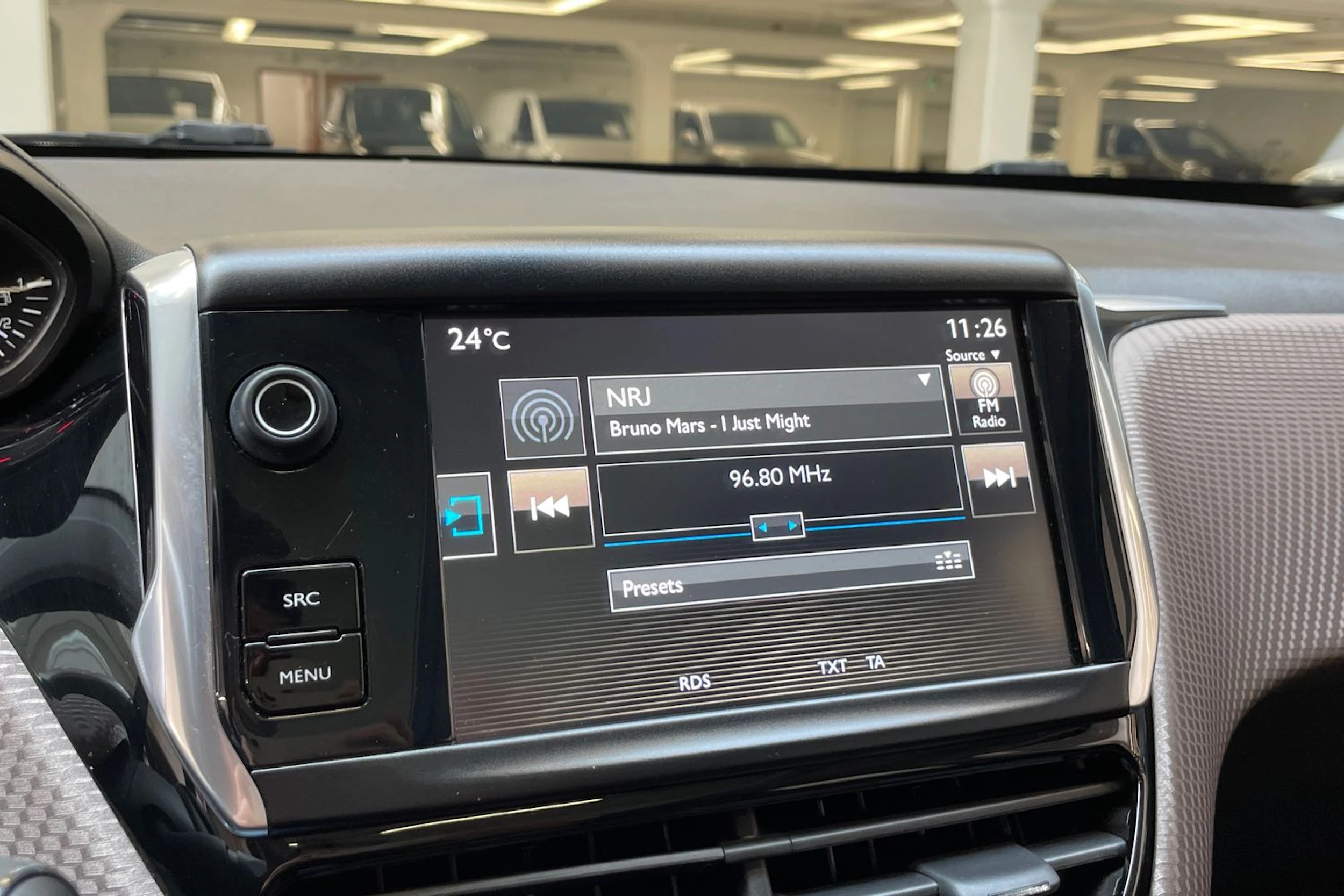 harmaa Peugeot 2008 2015 kuva 18.