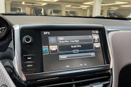 harmaa Peugeot 2008 2015 kuva 18.