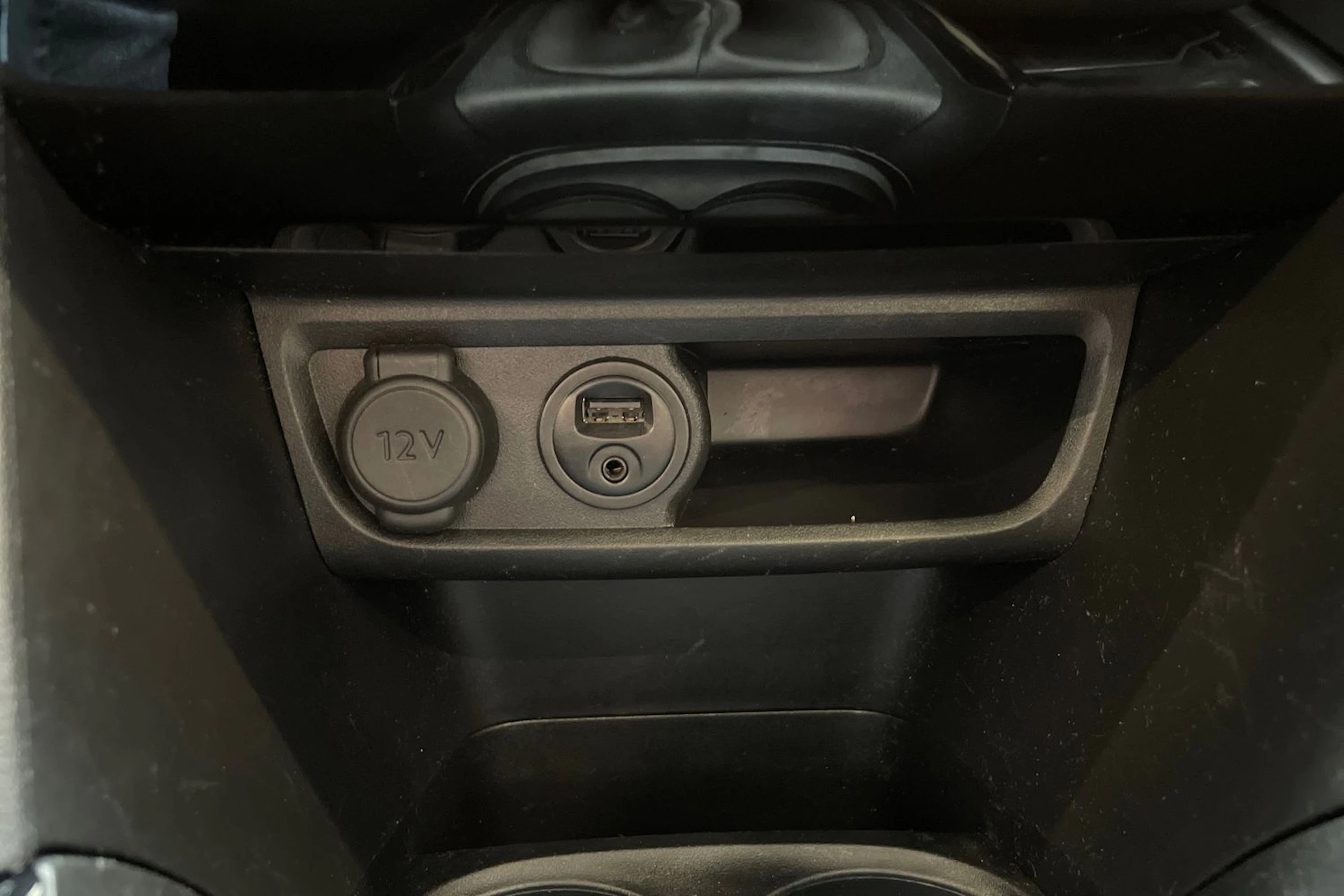 harmaa Peugeot 2008 2015 kuva 23.