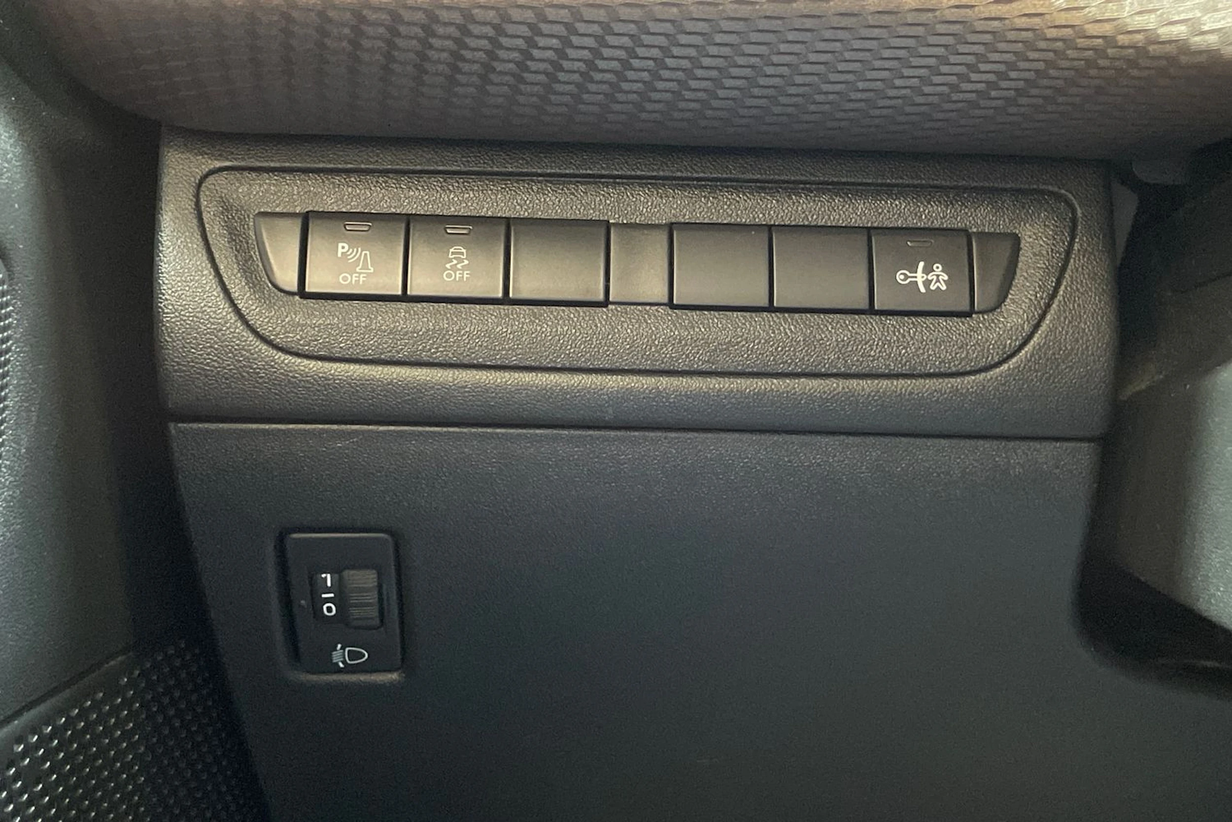 harmaa Peugeot 2008 2015 kuva 26.