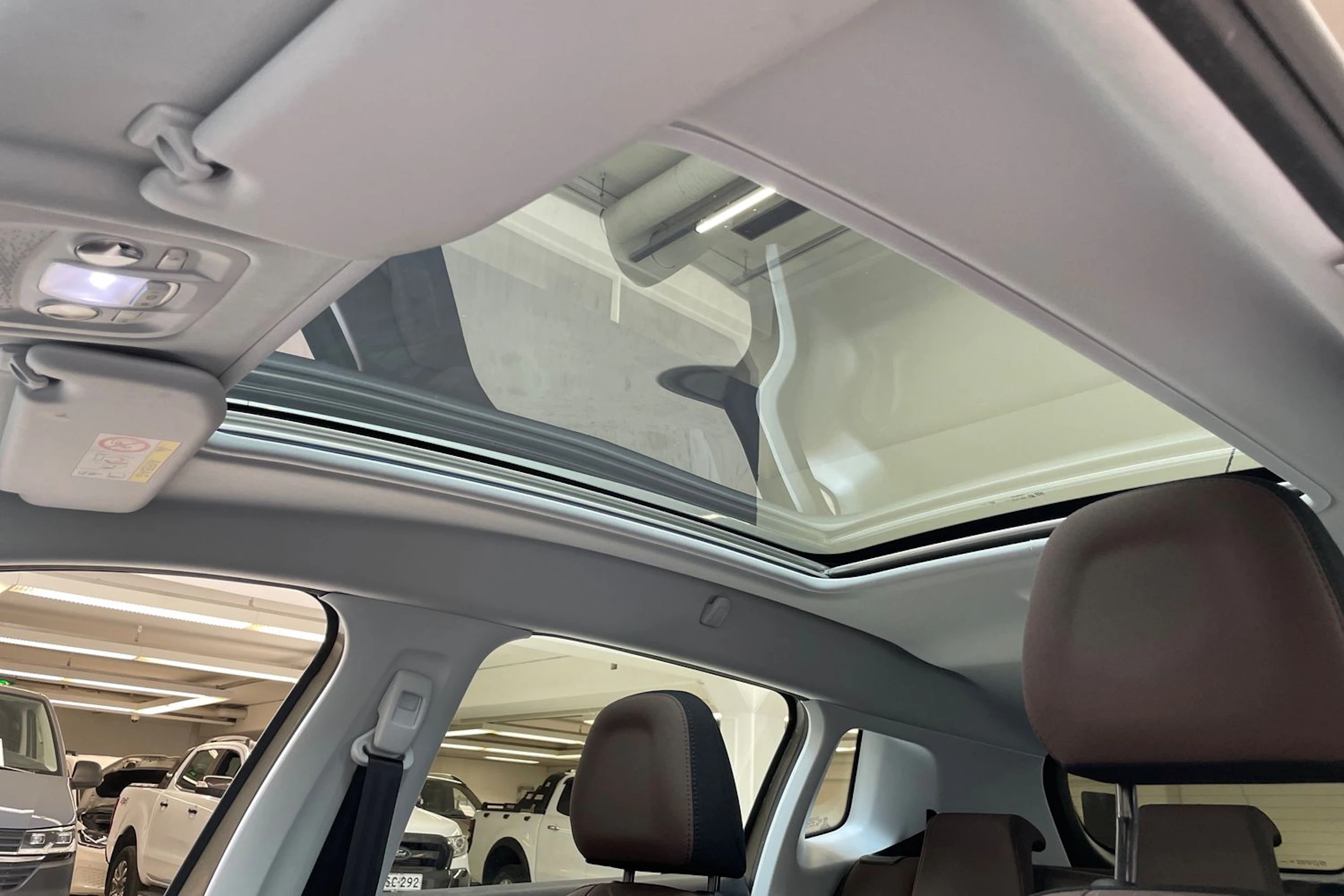 harmaa Peugeot 2008 2015 kuva 28.