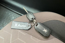 harmaa Peugeot 2008 2015 kuva 33.