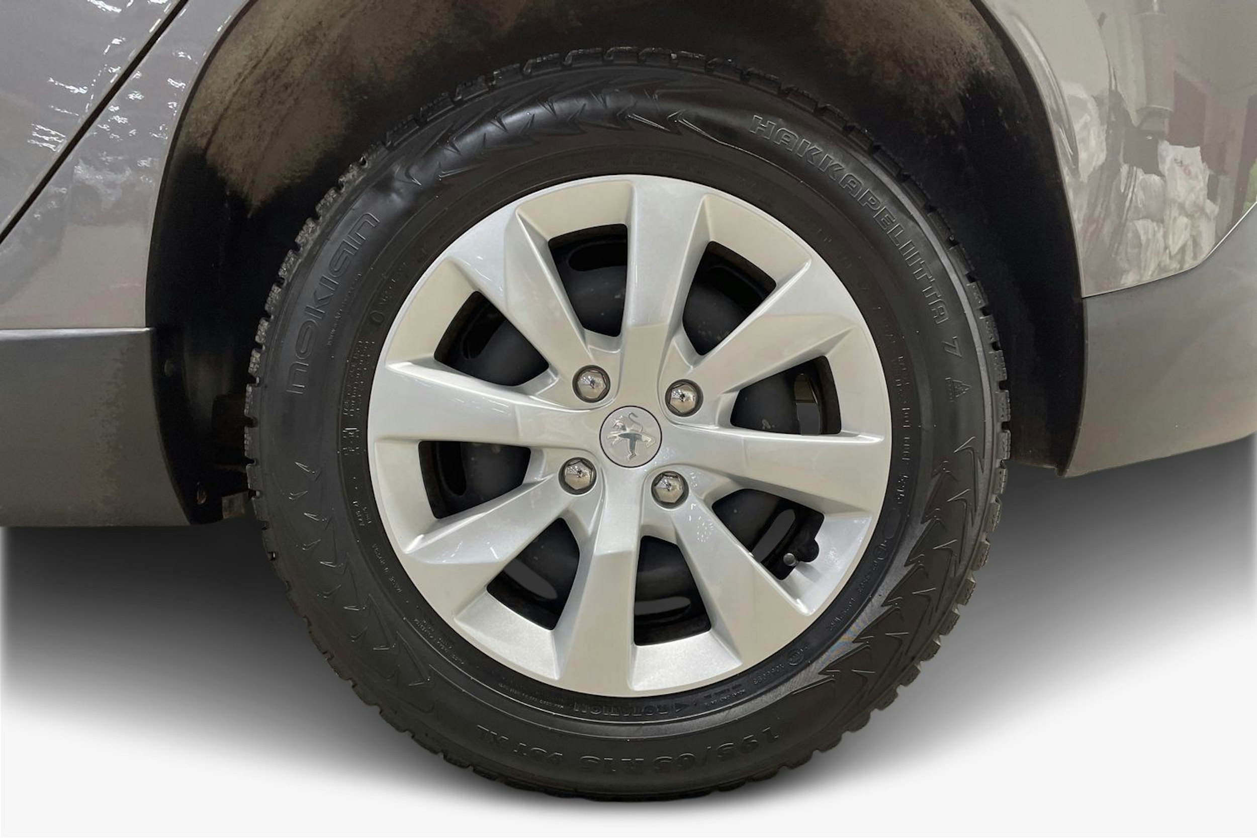 harmaa Peugeot 2008 2016 kuva 11.