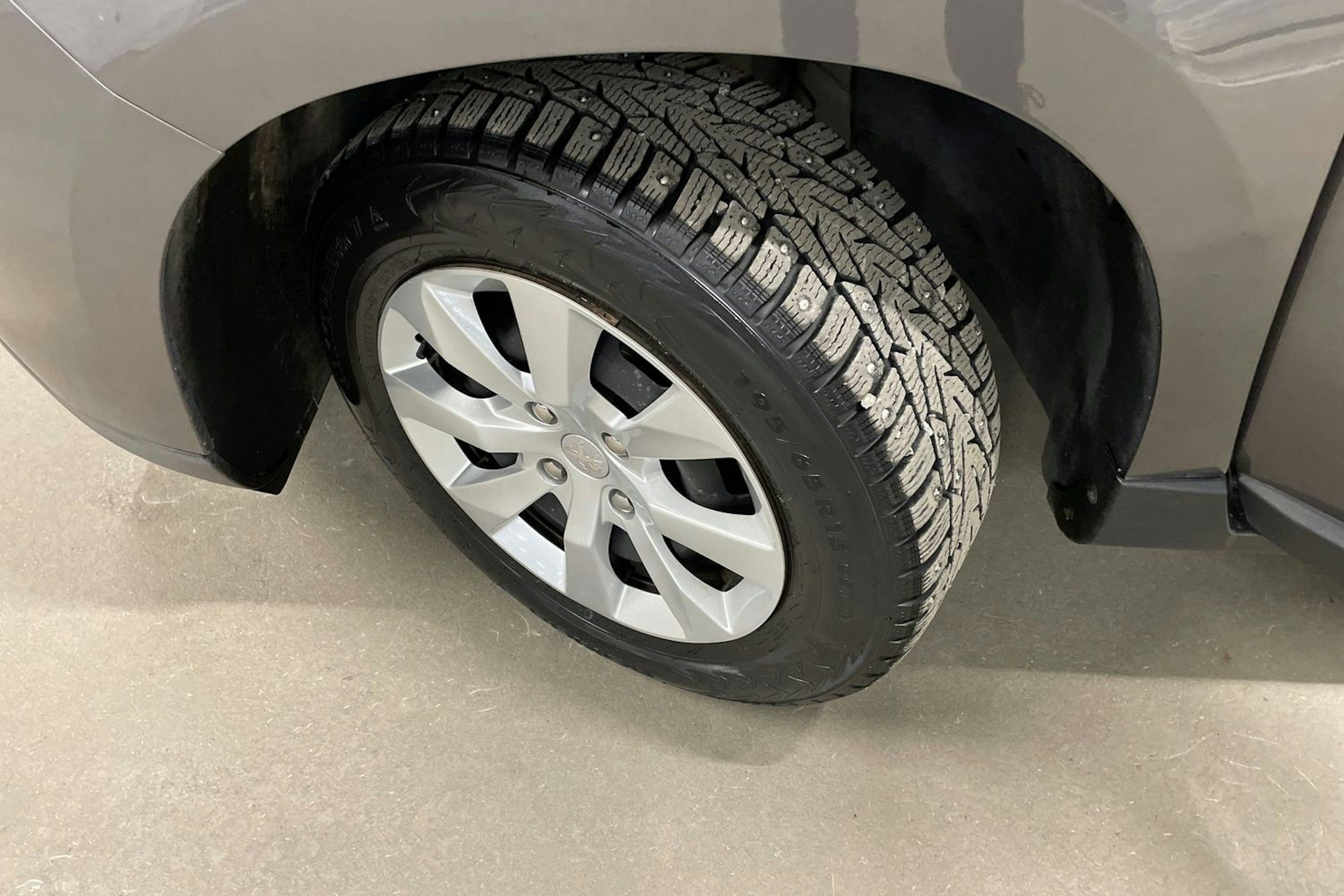 harmaa Peugeot 2008 2016 kuva 13.