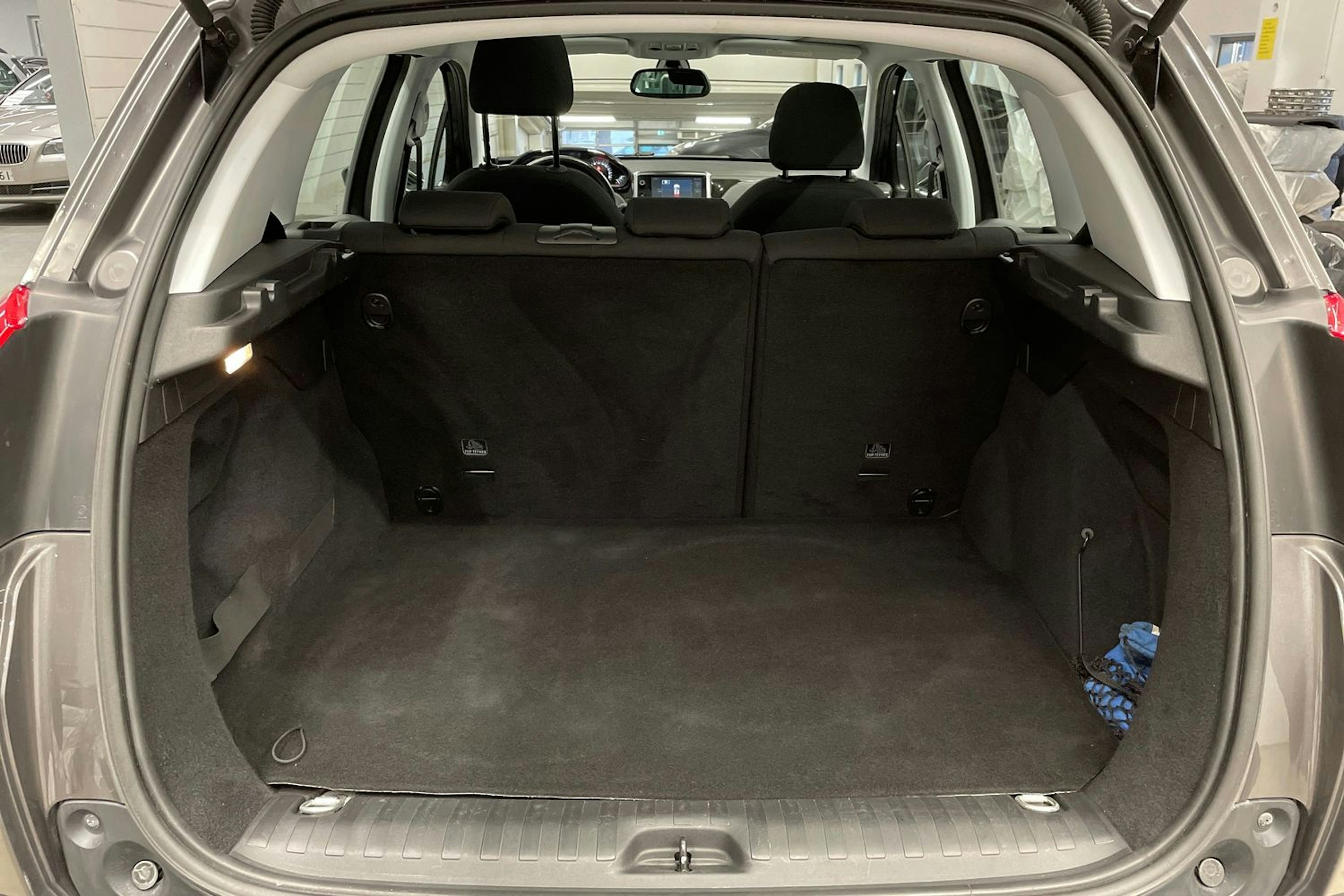 harmaa Peugeot 2008 2016 kuva 15.