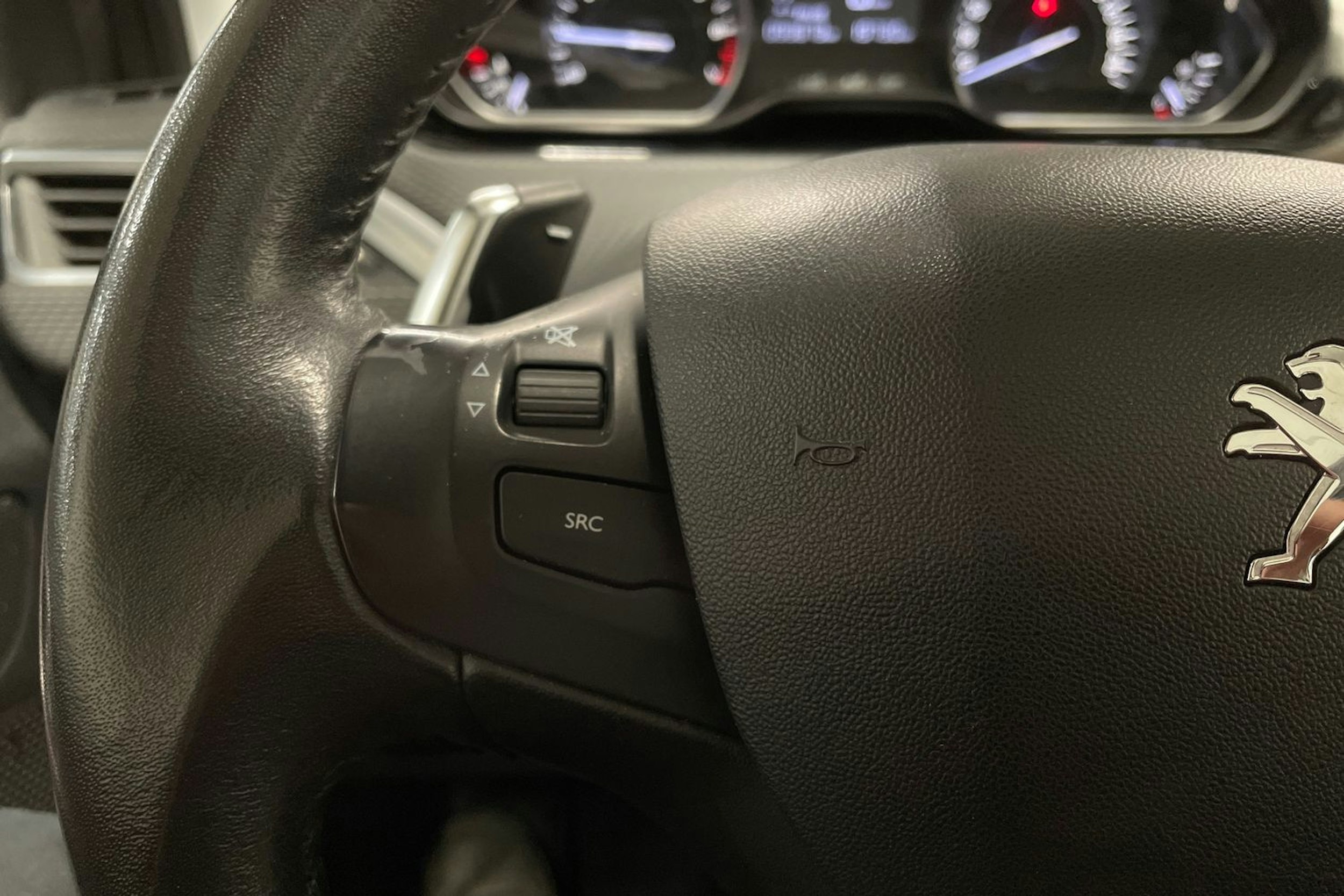 harmaa Peugeot 2008 2016 kuva 21.