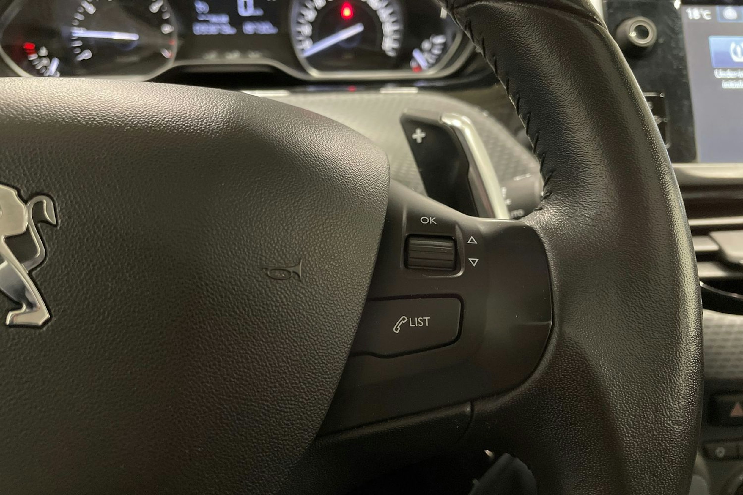 harmaa Peugeot 2008 2016 kuva 22.