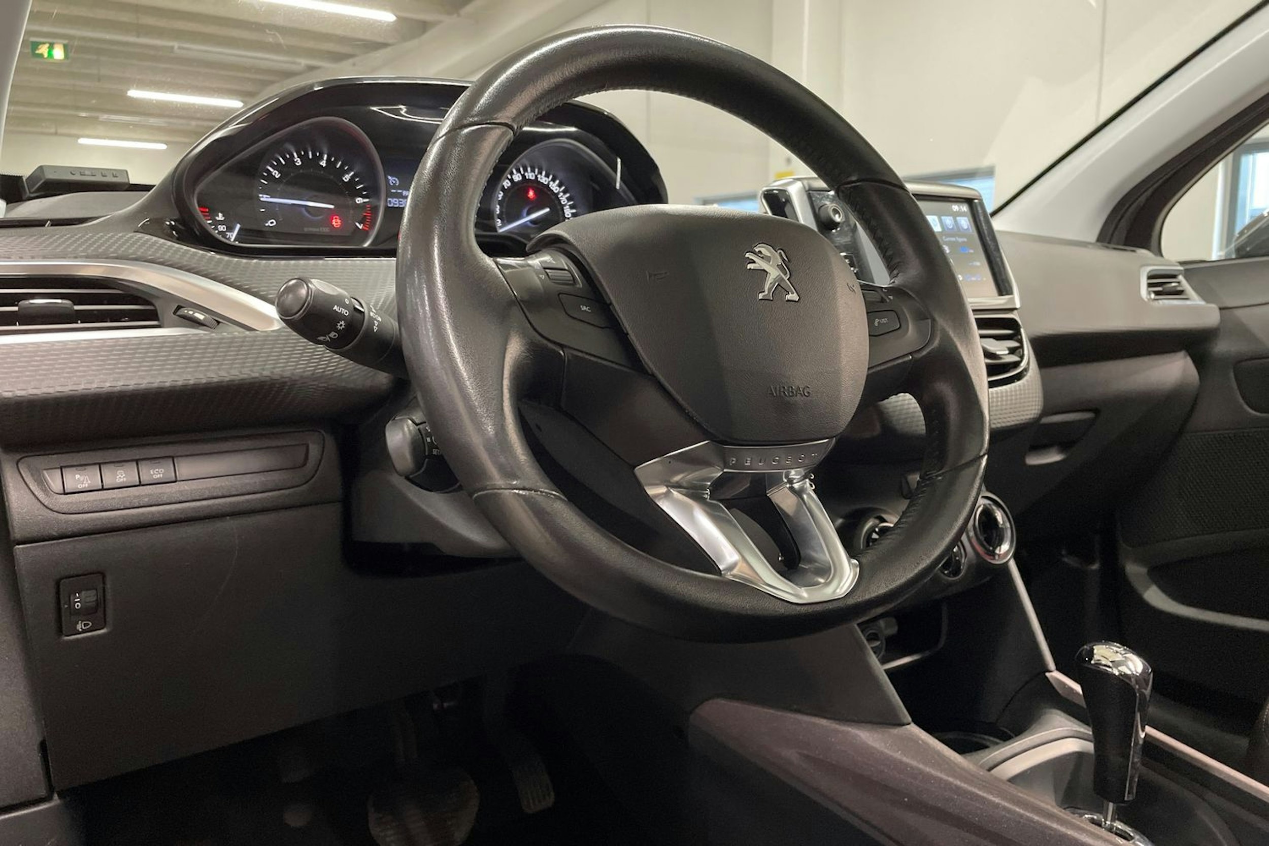 harmaa Peugeot 2008 2016 kuva 23.