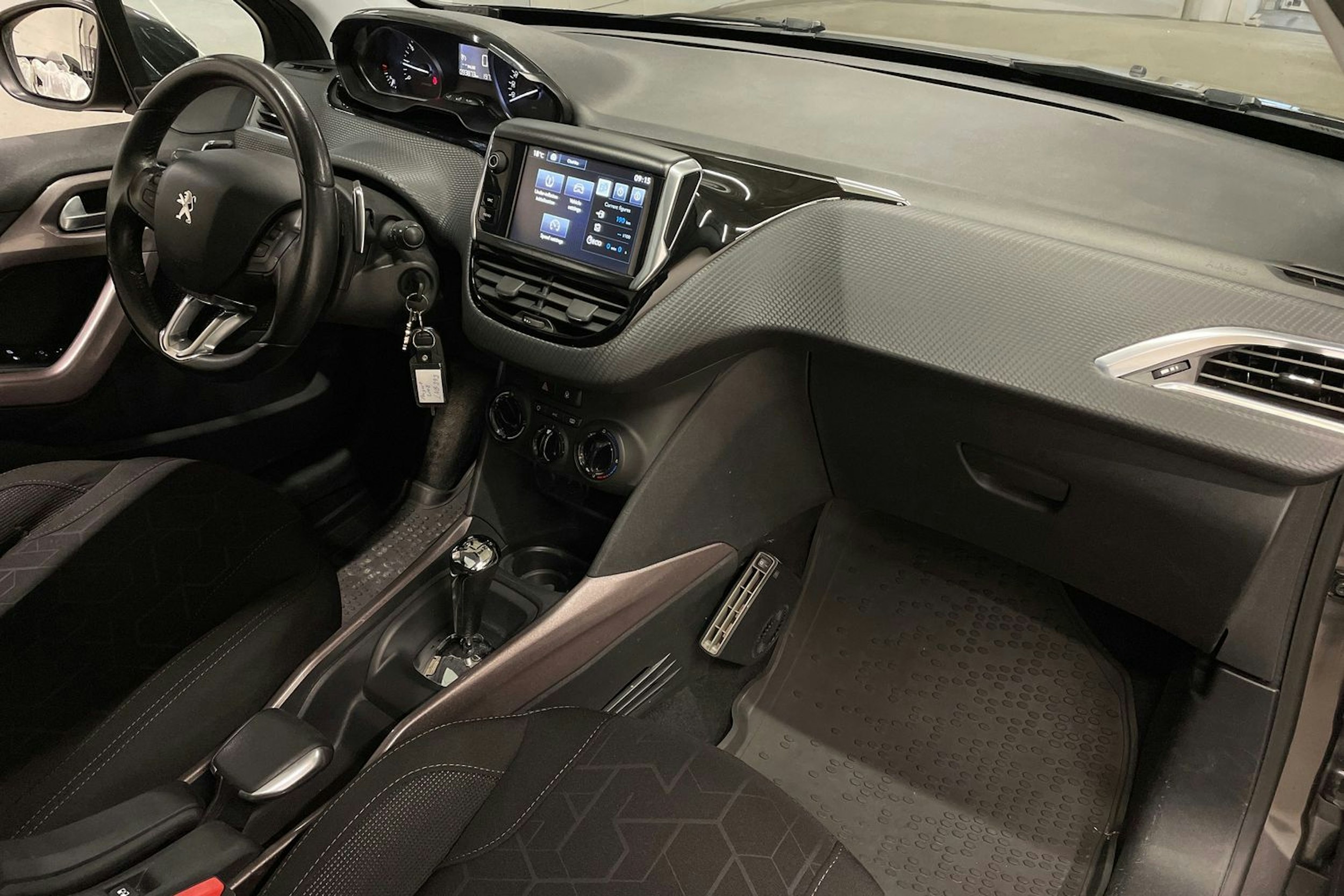 harmaa Peugeot 2008 2016 kuva 25.