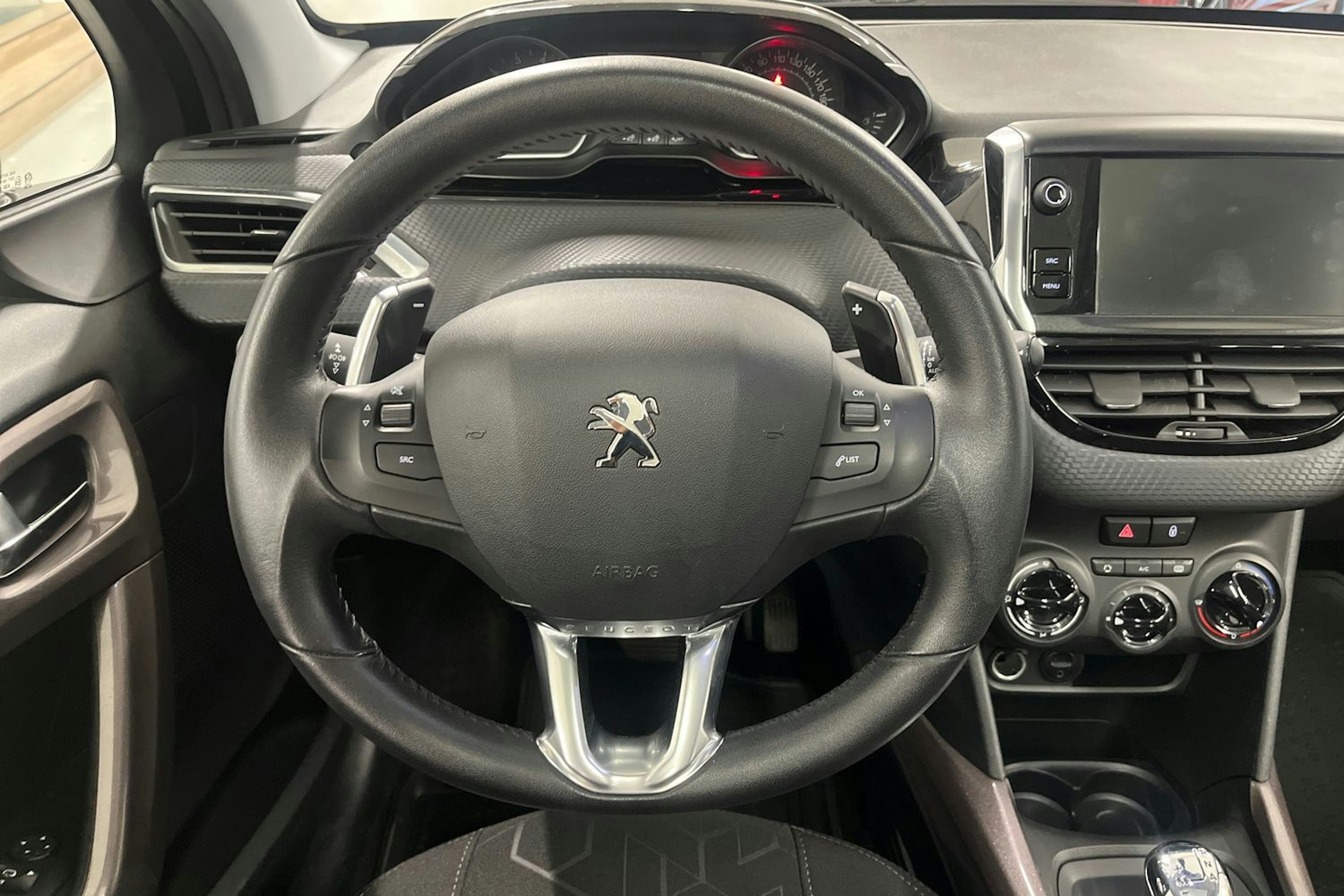 Musta Peugeot 2008 2016 kuva 11.