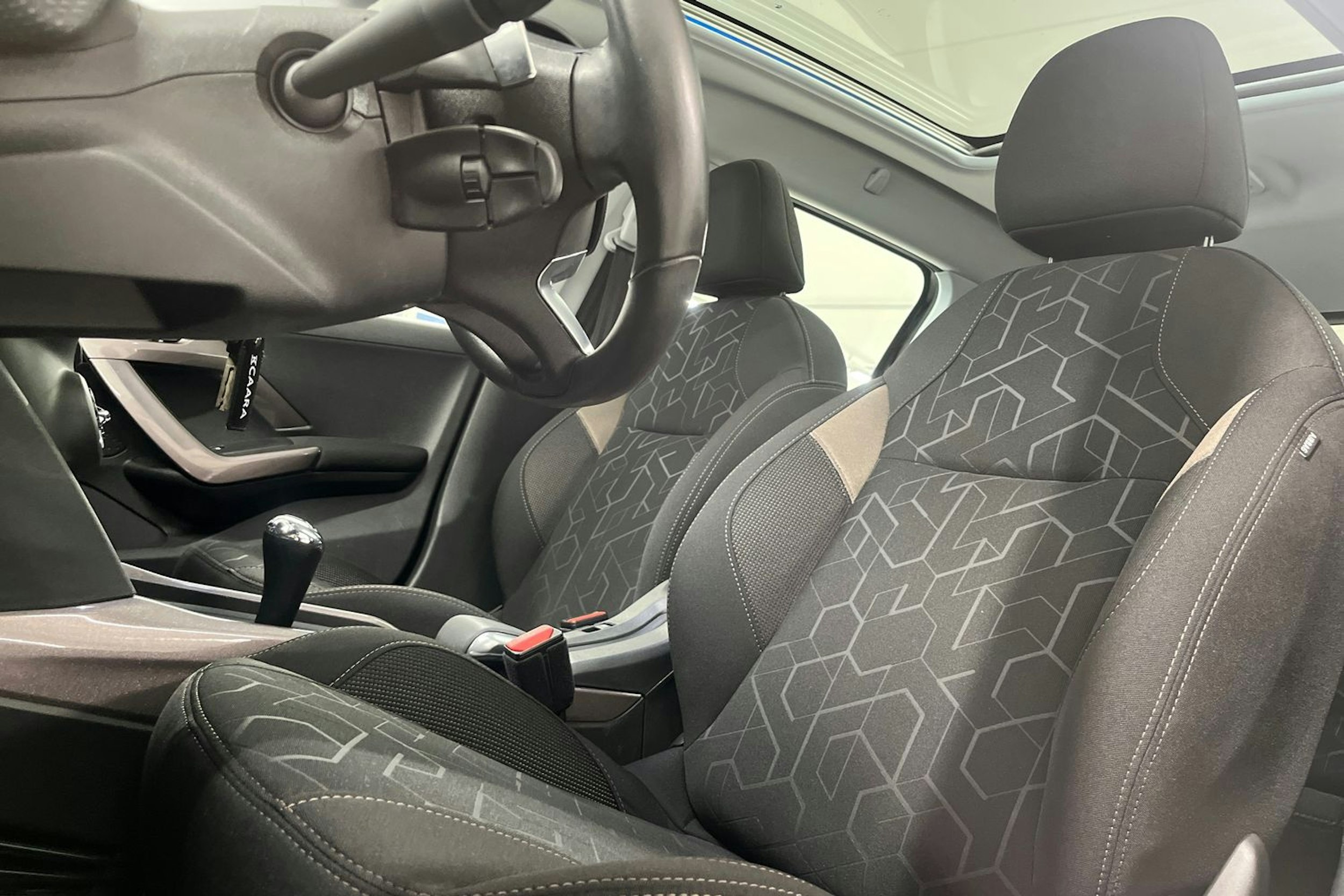 Musta Peugeot 2008 2016 kuva 12.