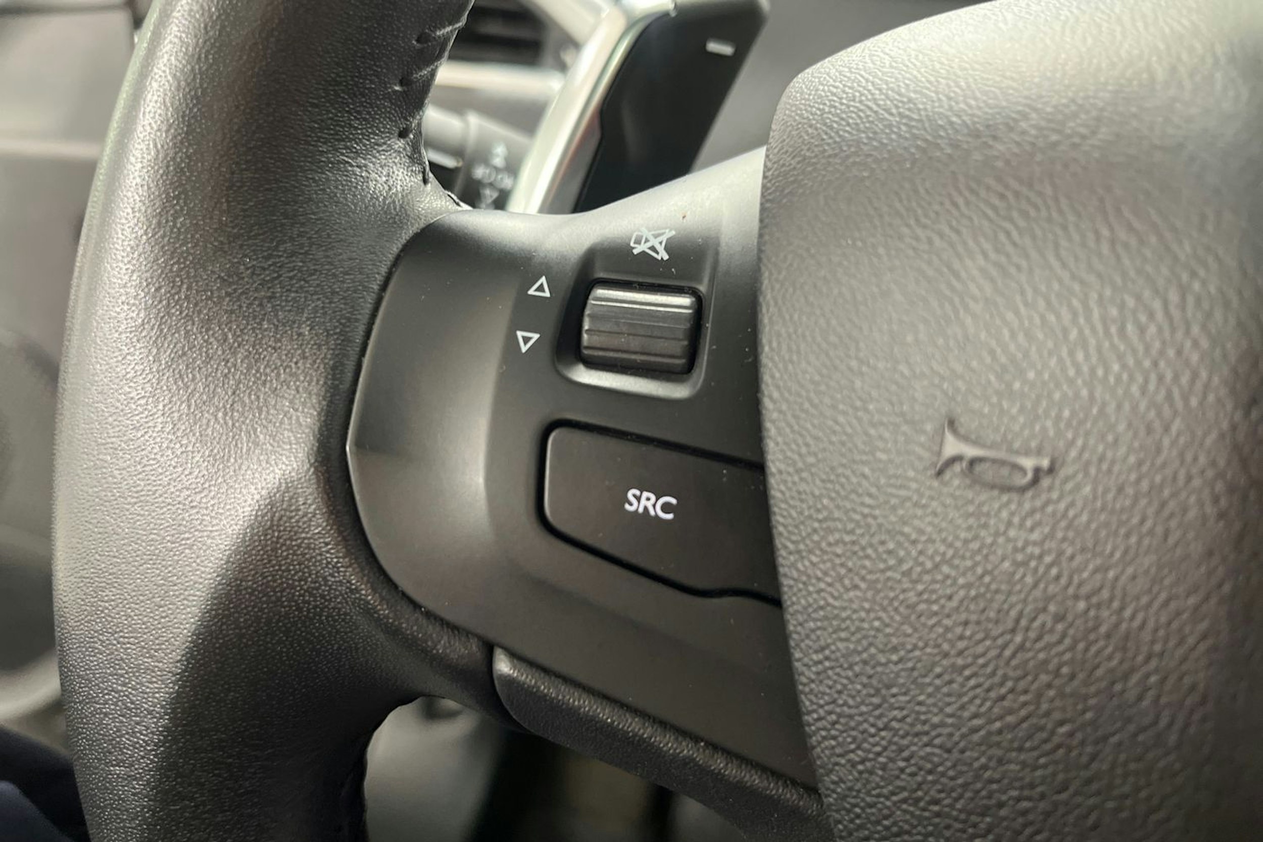 Musta Peugeot 2008 2016 kuva 15.