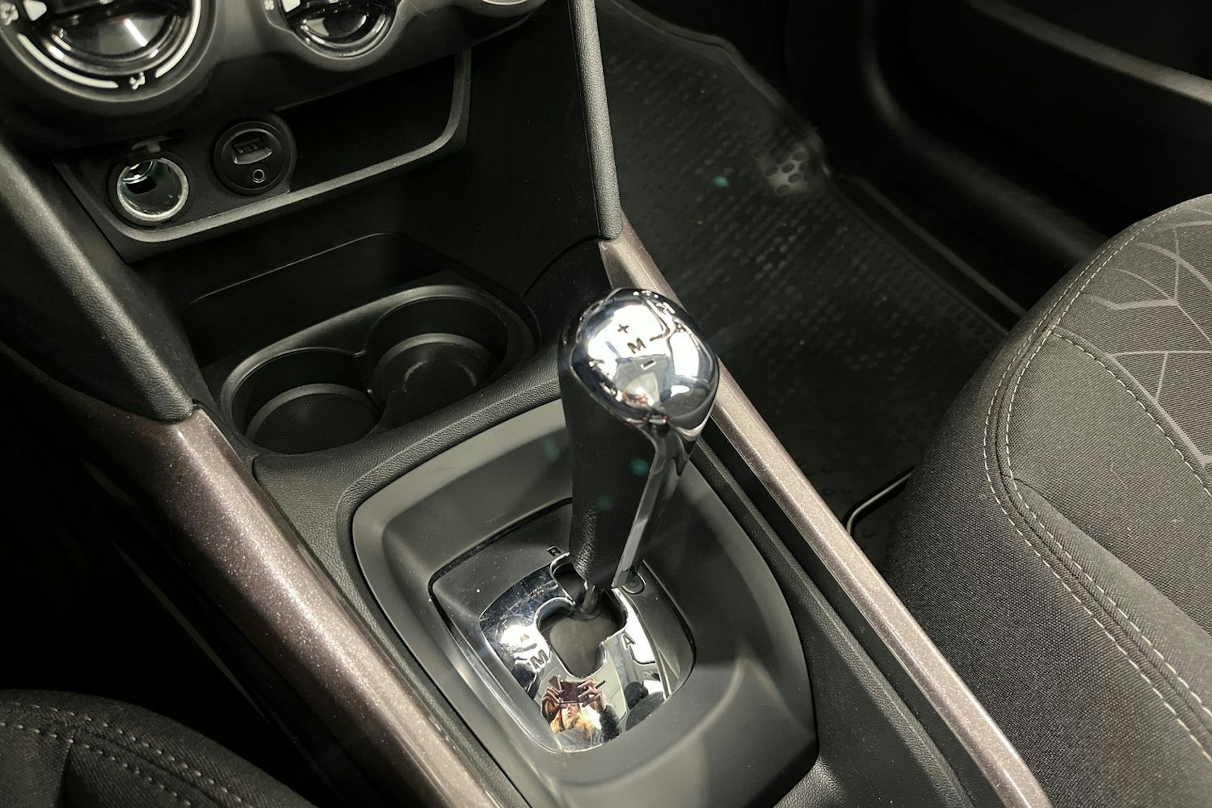 Musta Peugeot 2008 2016 kuva 21.