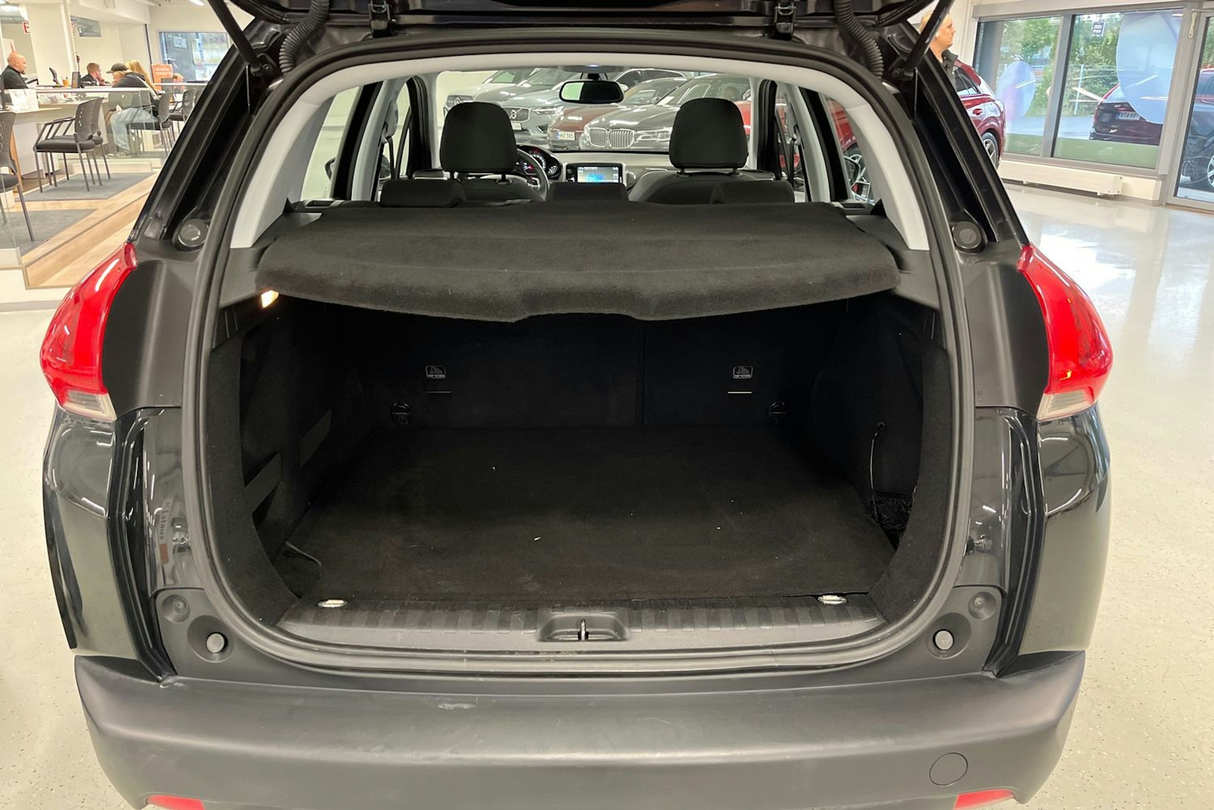 Musta Peugeot 2008 2016 kuva 22.