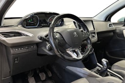 Valkoinen Peugeot 2008 2017 kuva 6.