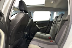 Valkoinen Peugeot 2008 2017 kuva 8.