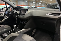Valkoinen Peugeot 2008 2017 kuva 9.
