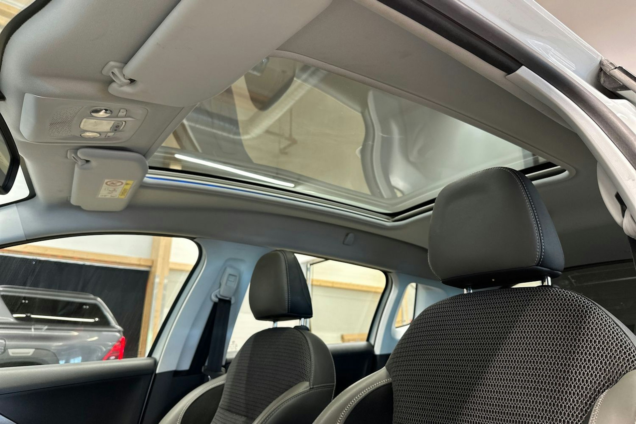 Valkoinen Peugeot 2008 2017 kuva 15.