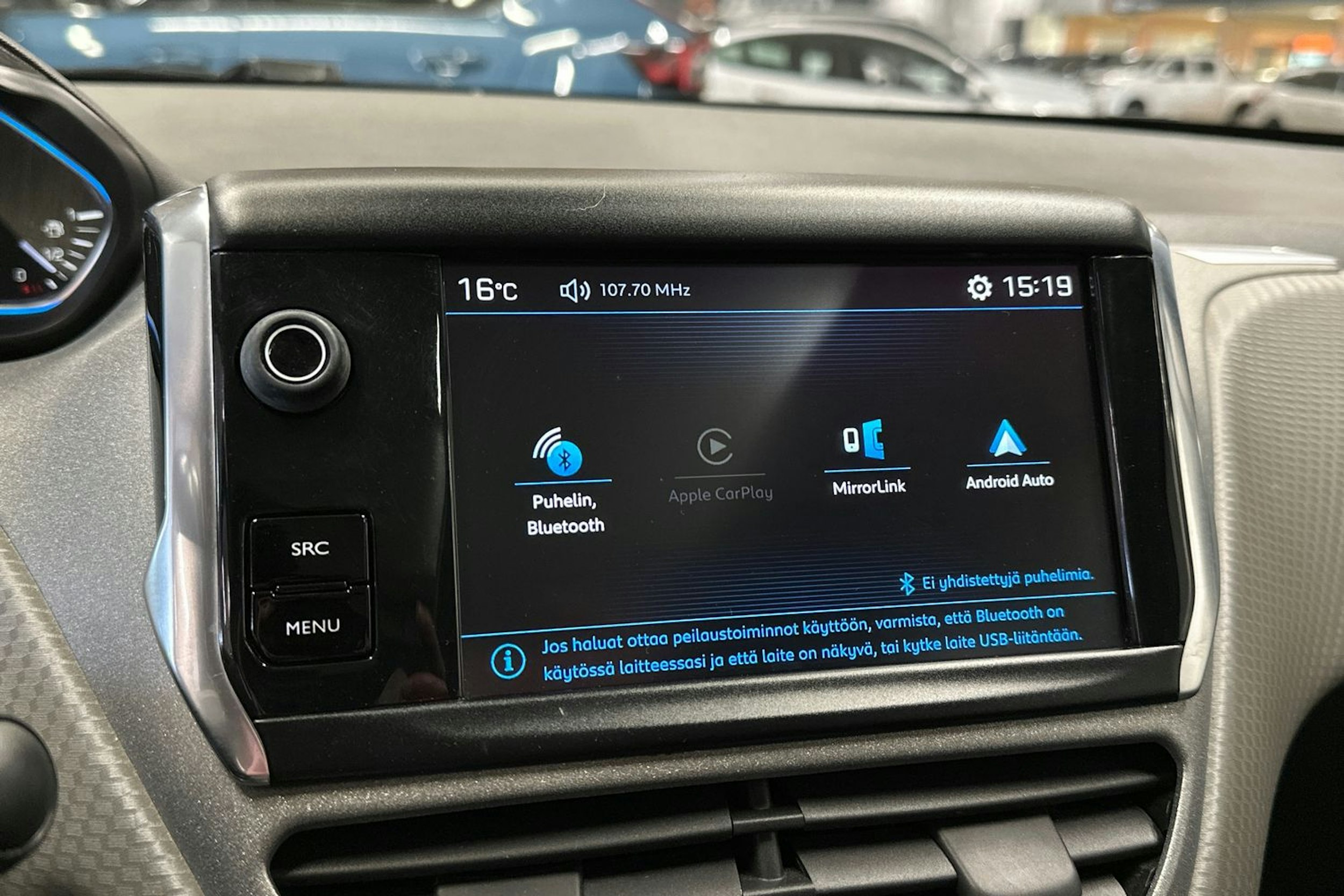 Valkoinen Peugeot 2008 2017 kuva 16.