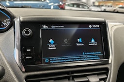 Valkoinen Peugeot 2008 2017 kuva 16.