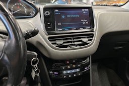 Valkoinen Peugeot 2008 2017 kuva 17.