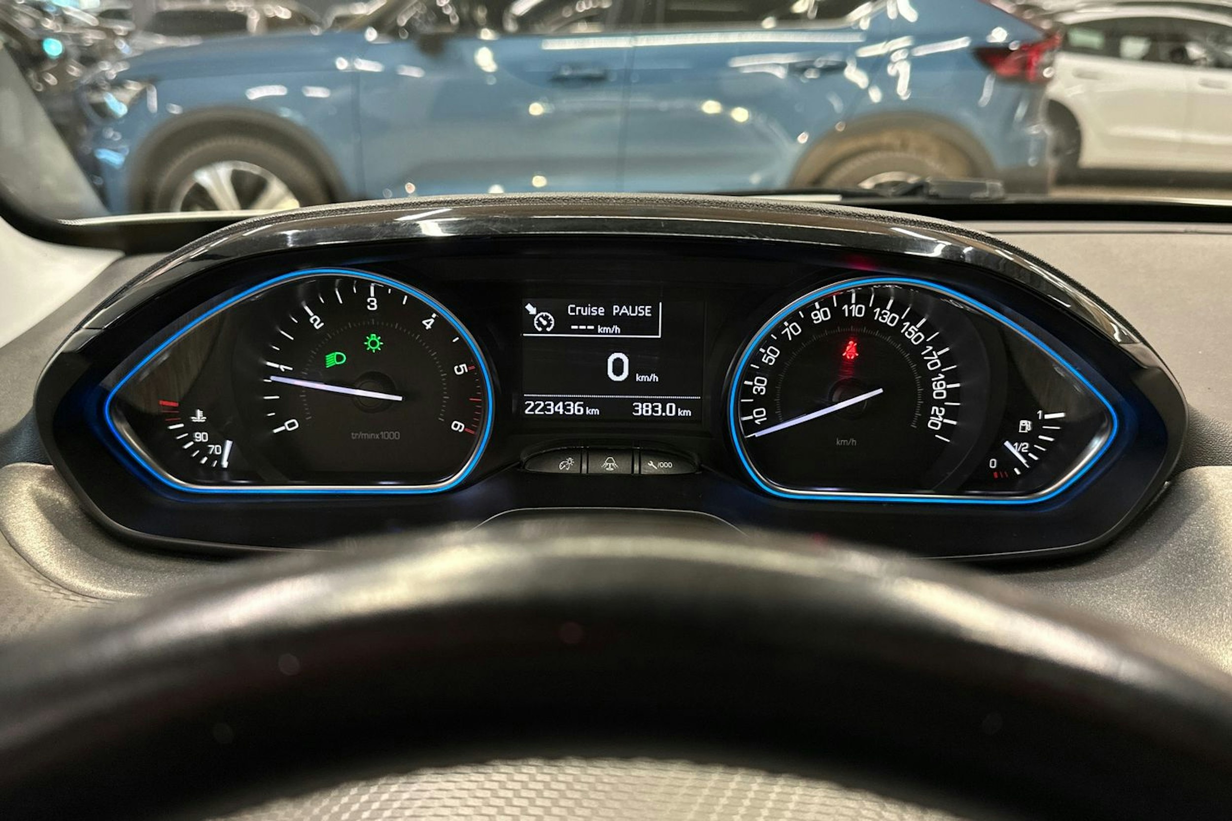 Valkoinen Peugeot 2008 2017 kuva 18.