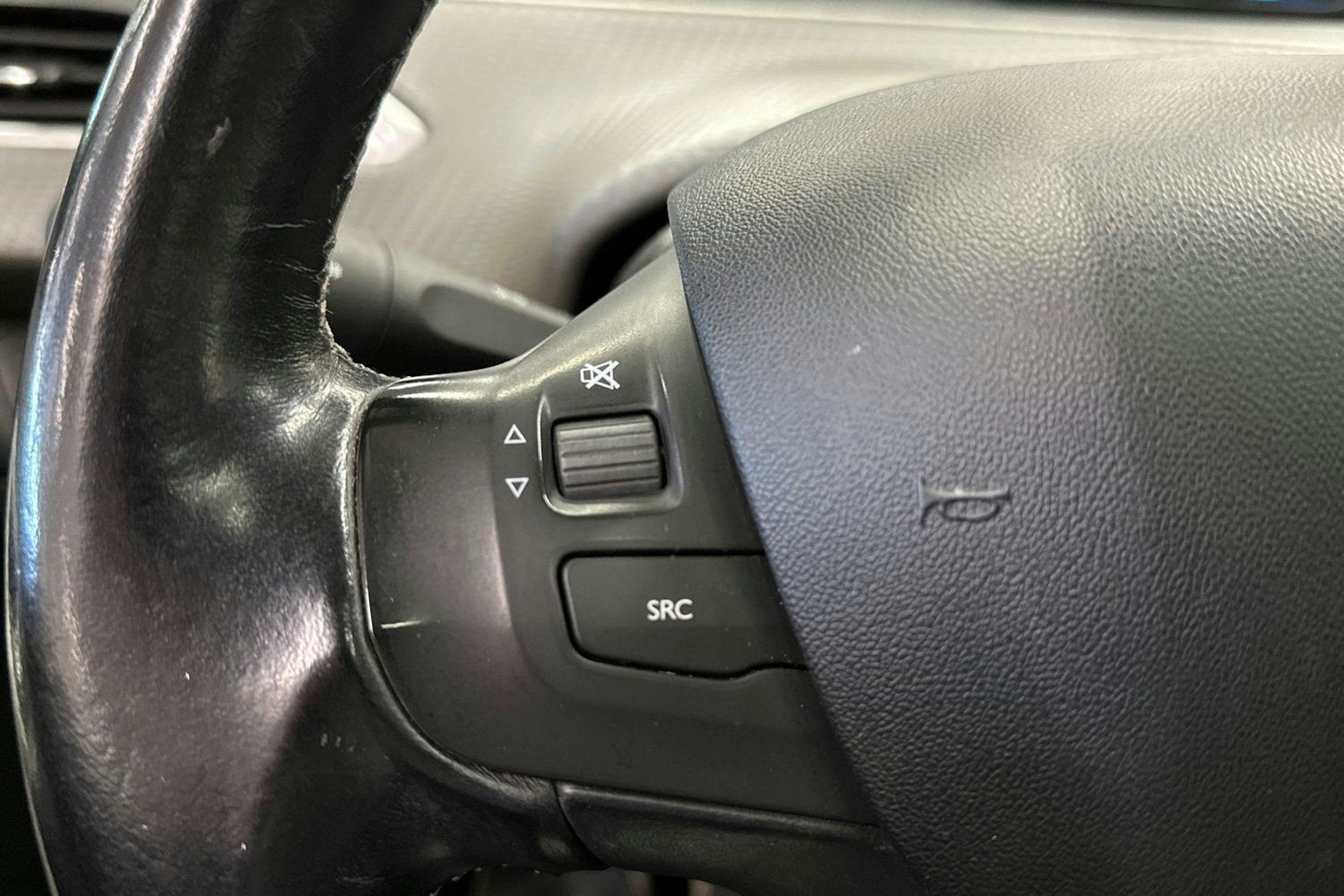 Valkoinen Peugeot 2008 2017 kuva 20.