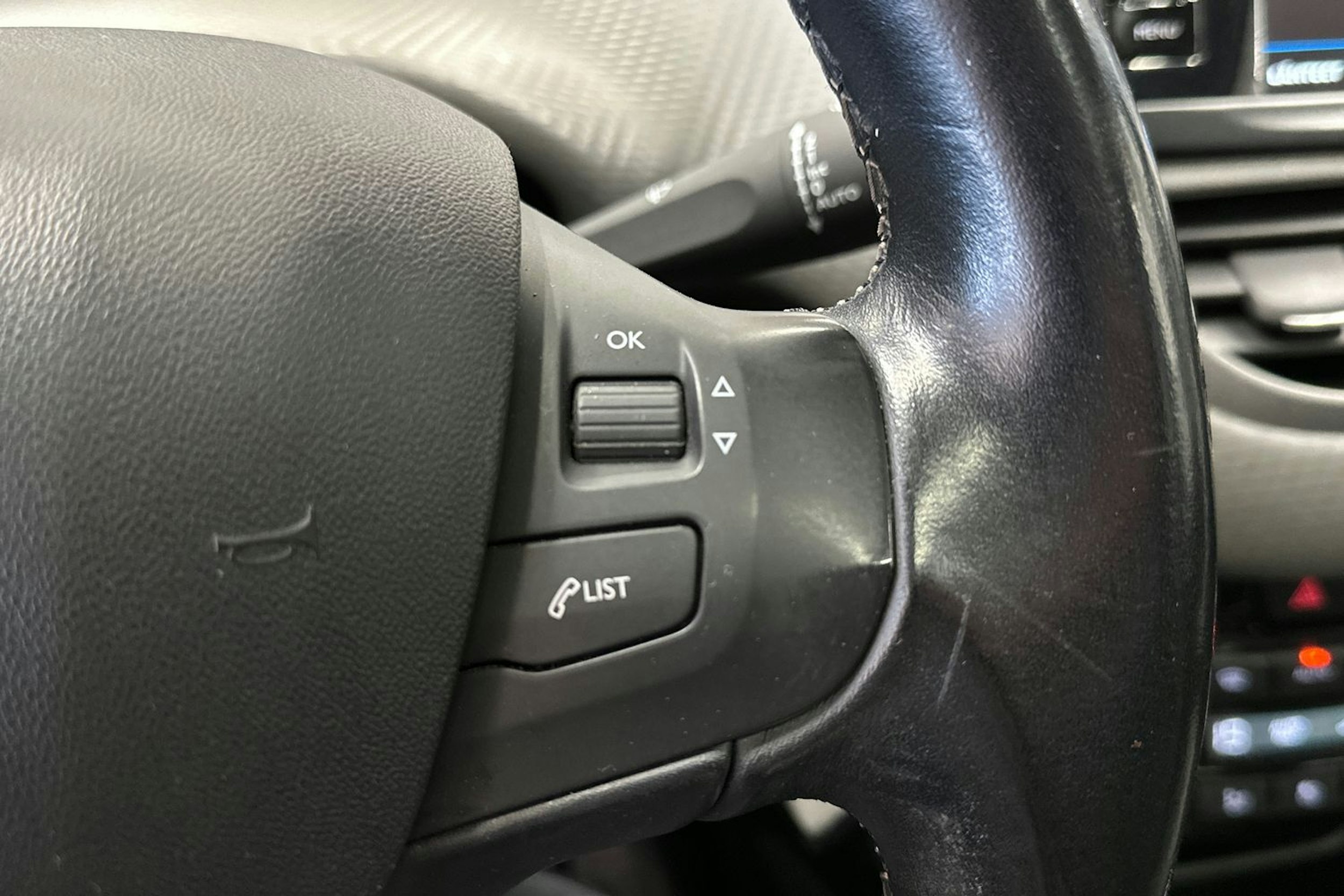 Valkoinen Peugeot 2008 2017 kuva 21.