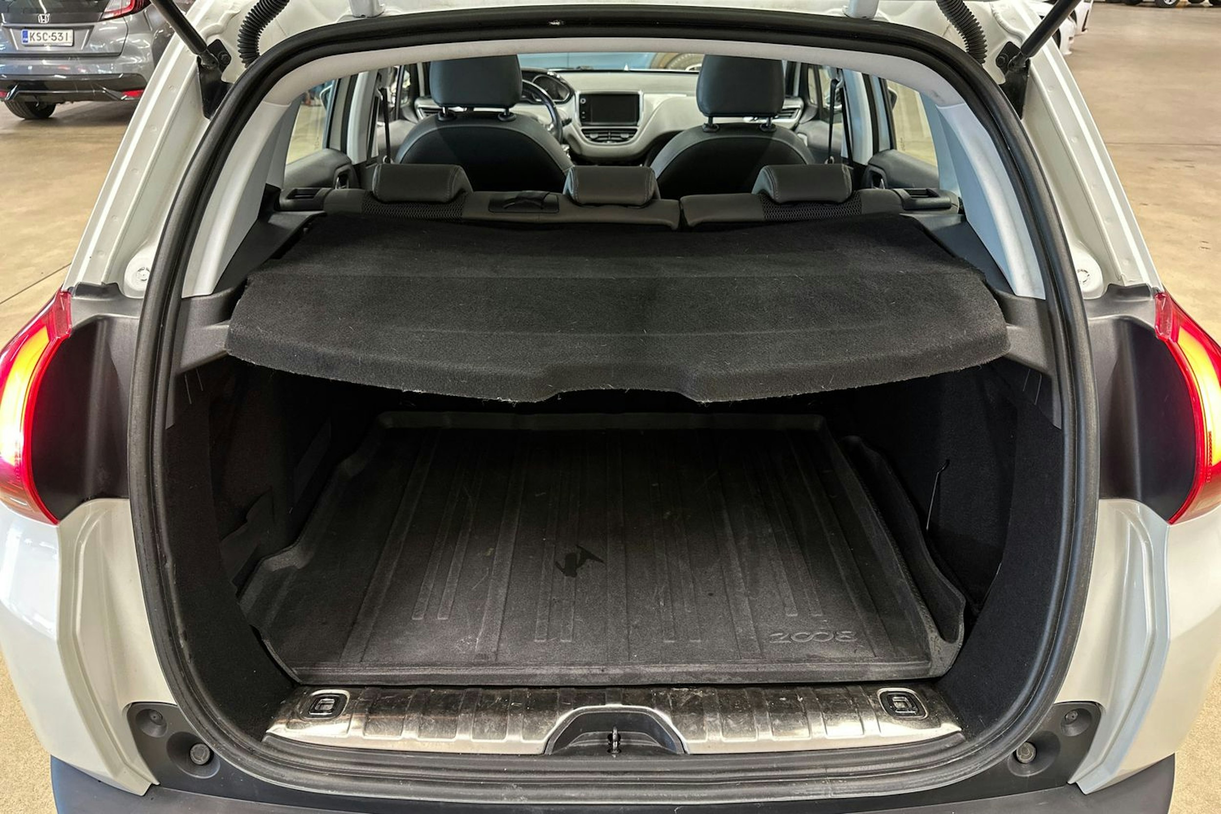 Valkoinen Peugeot 2008 2017 kuva 23.