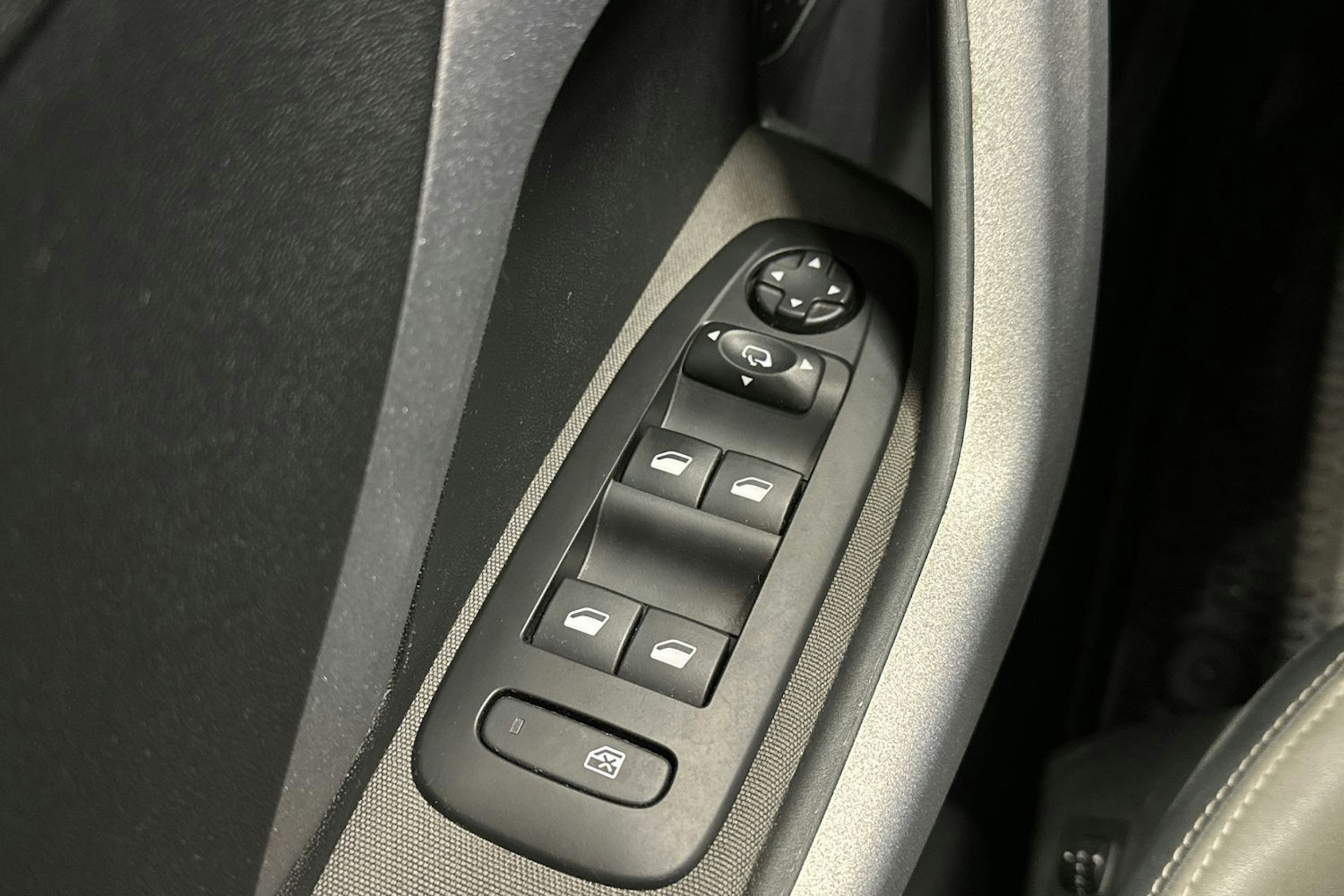 met. valkoinen Peugeot 2008 2017 kuva 30.