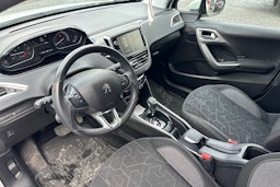 Valkoinen Peugeot 2008 2018 kuva 3.