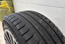 vihreä Peugeot 2008 2019 kuva 12.