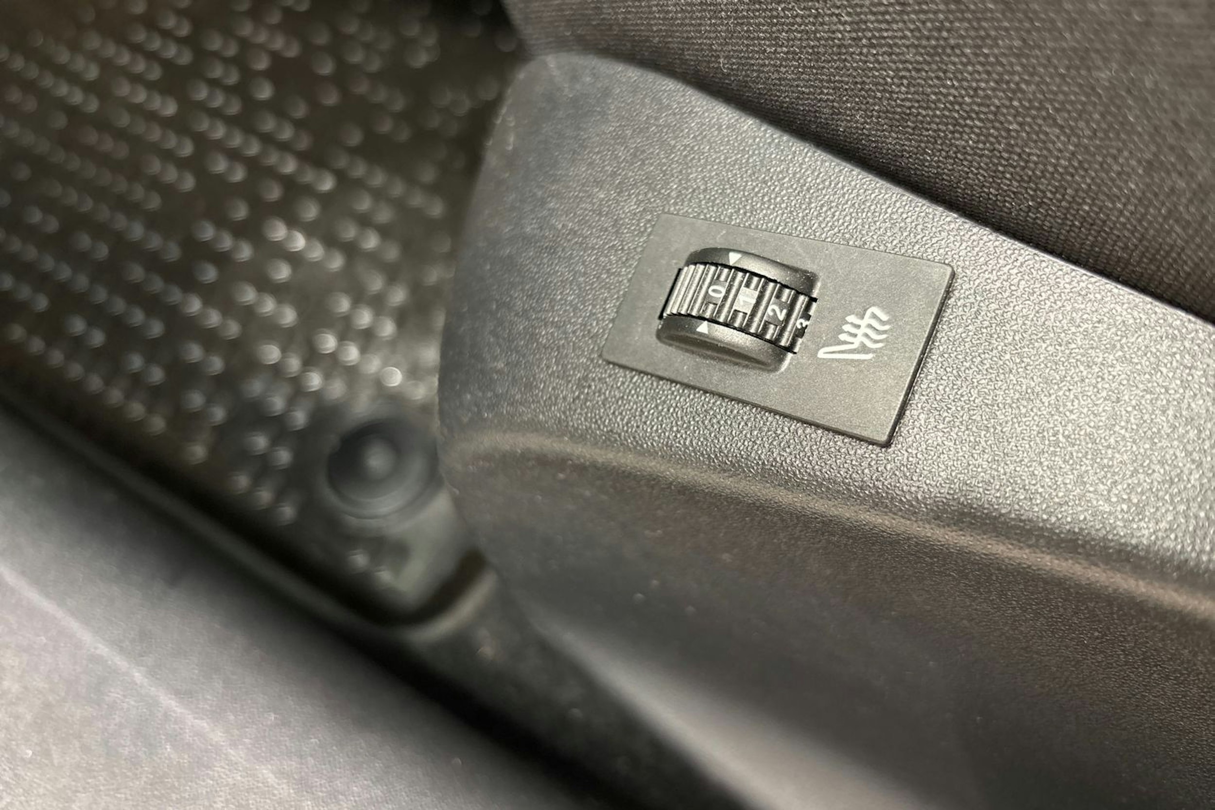 vihreä Peugeot 2008 2019 kuva 15.