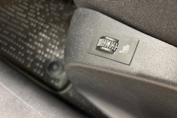 vihreä Peugeot 2008 2019 kuva 15.