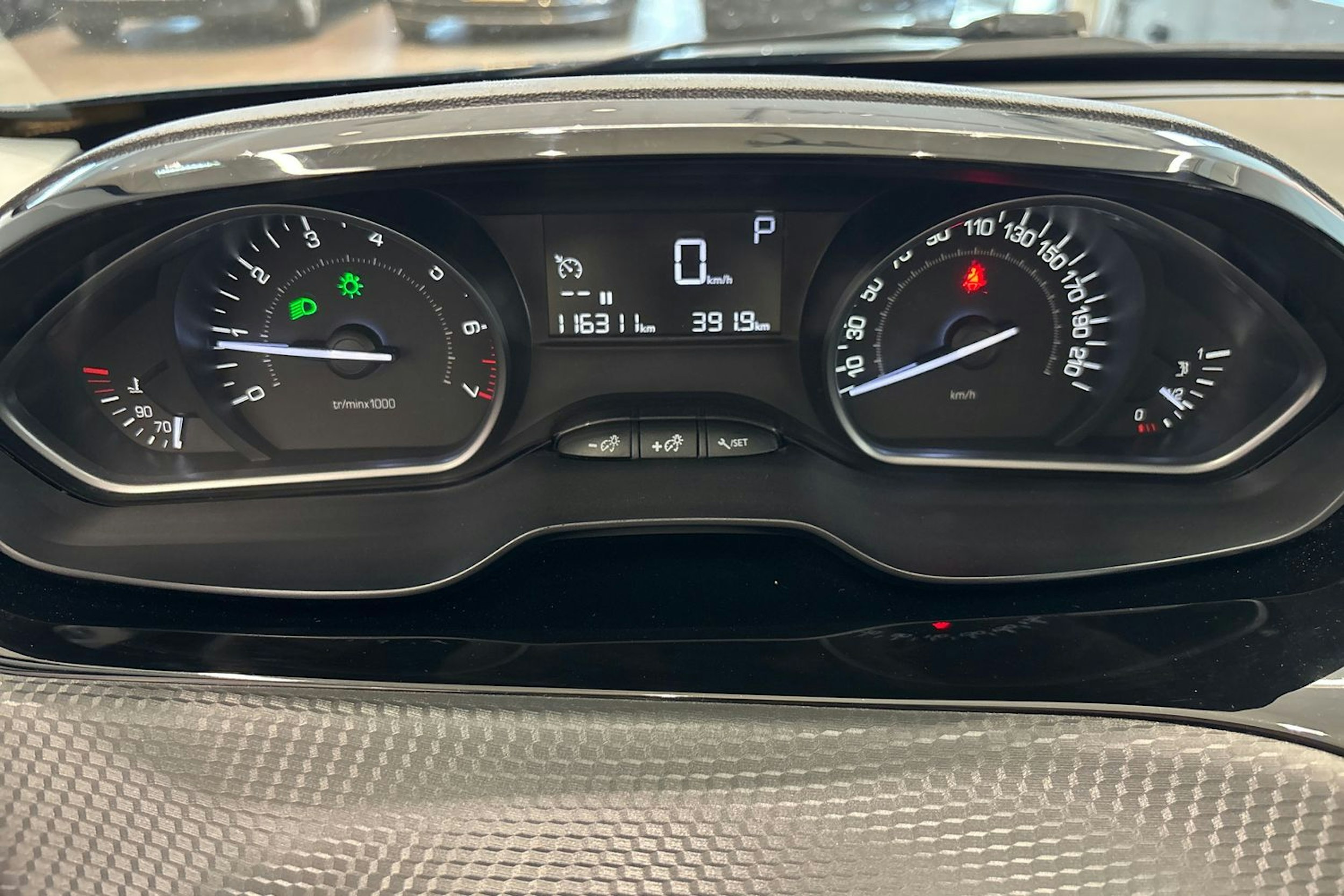 vihreä Peugeot 2008 2019 kuva 21.